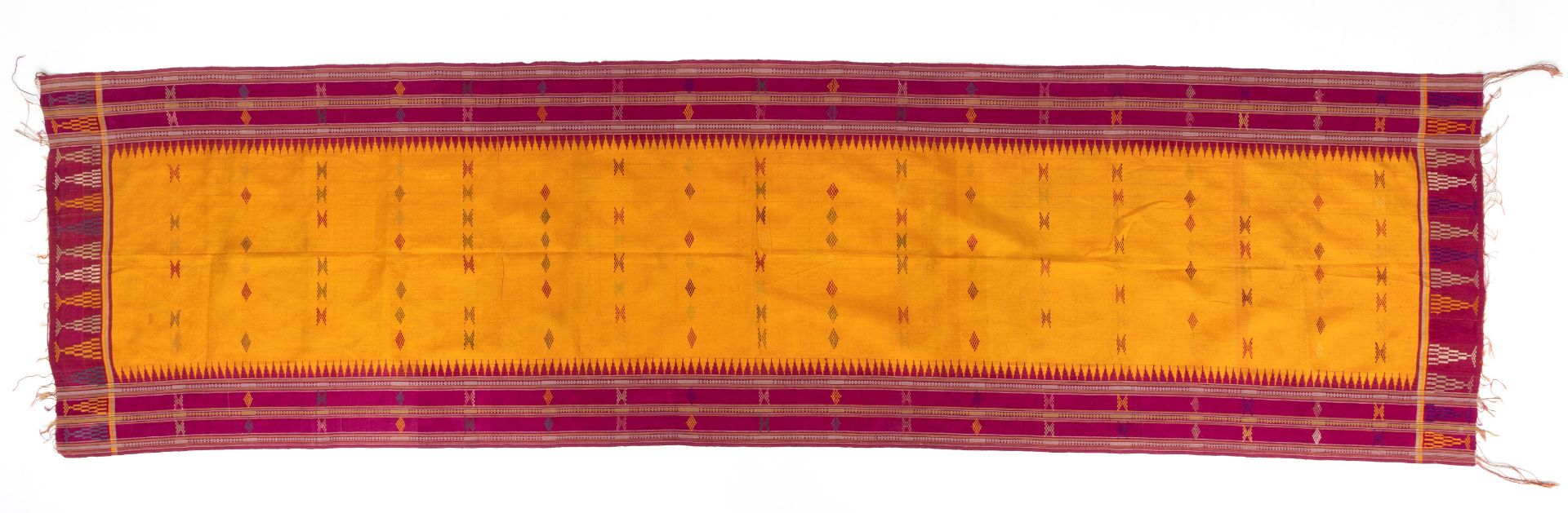 Sumbawa, man's shoulder/hip cloth, pebasa-slampe, early 20th century,