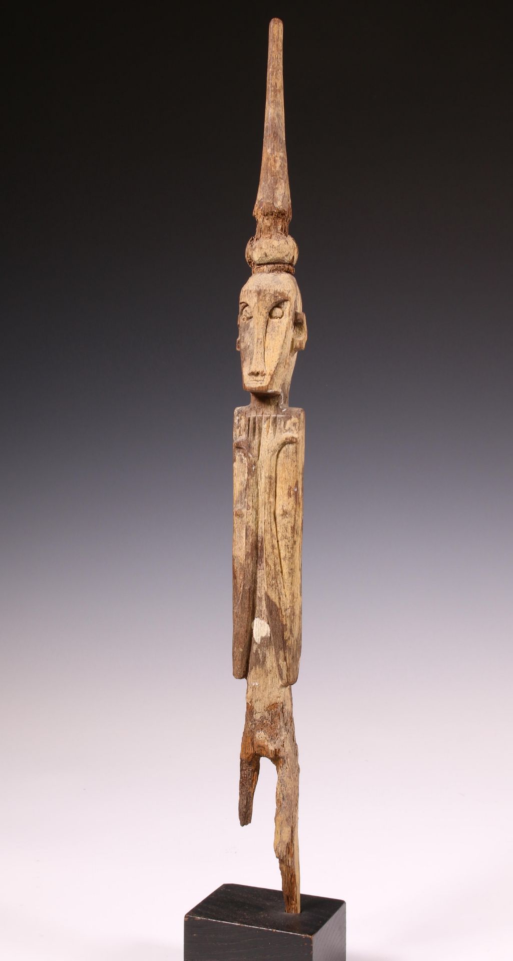 Borneo, Central Kalimantan, Dayak, carved wooden spirit figure