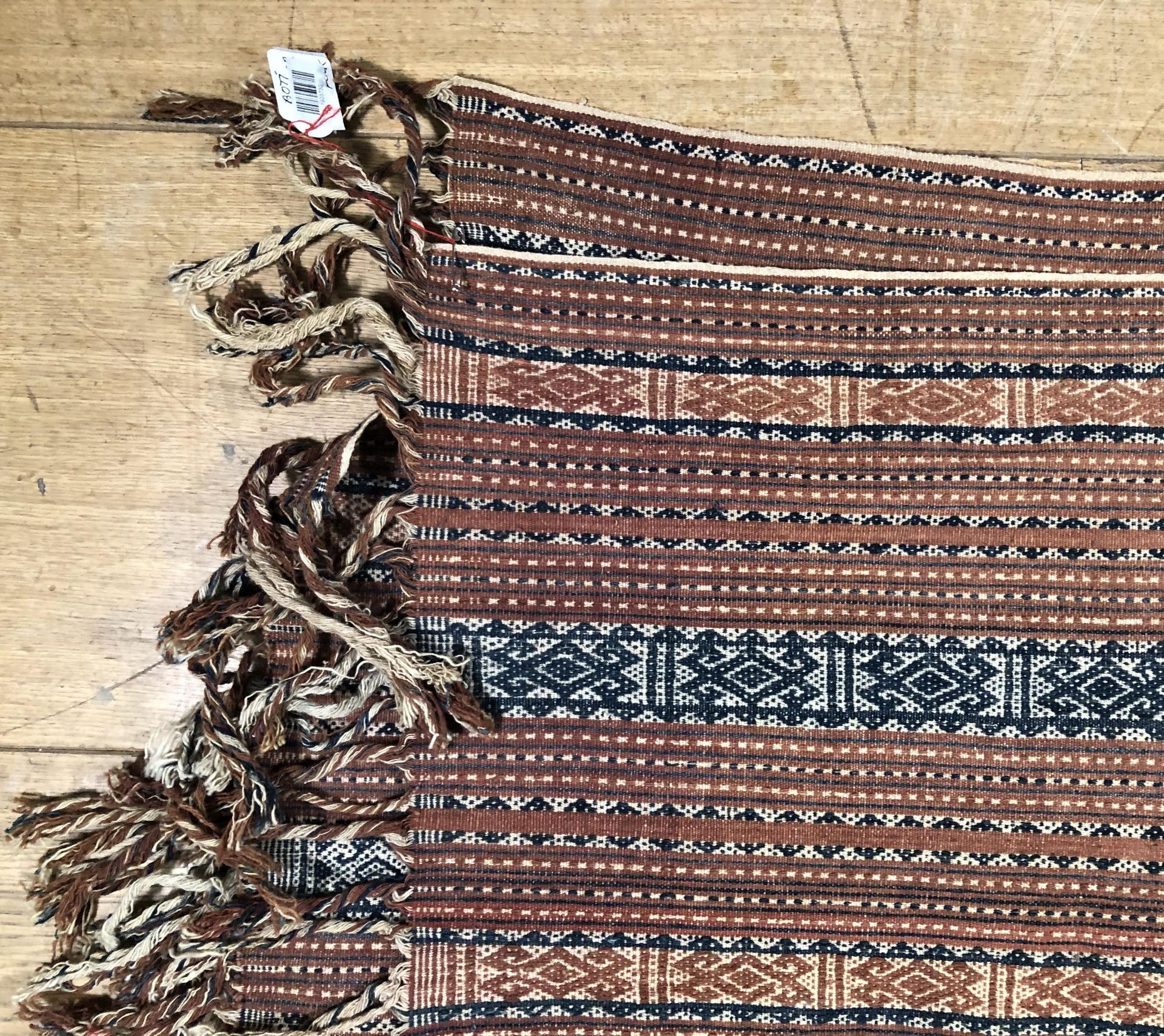 Timor, Beboki, Lurasik, woman's sarong, tain na' taiba, both ends with buna warp wrapping. - Bild 5 aus 7