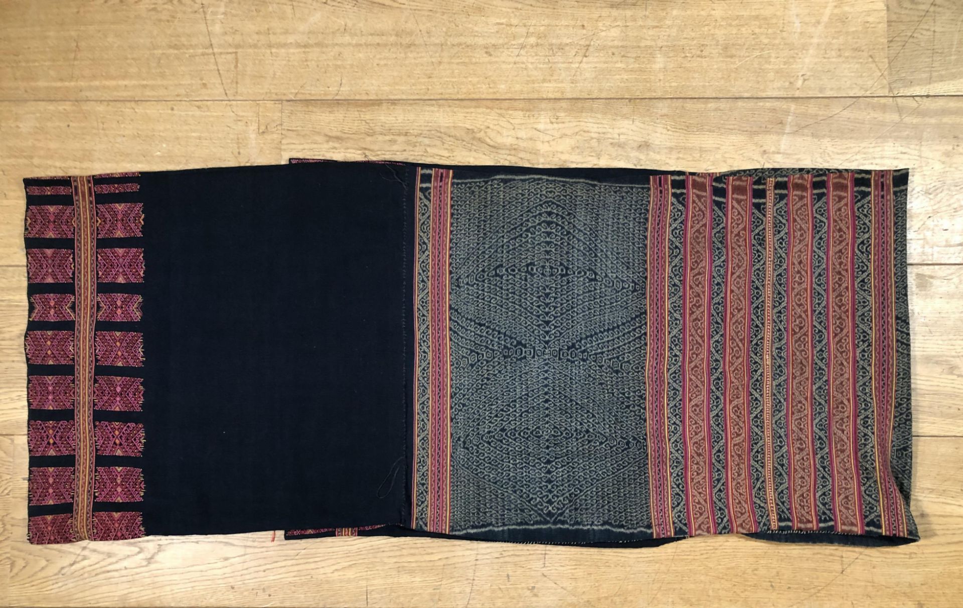 Timor, Beboki, Lurasik, woman's sarong, tain na' taiba, both ends with buna warp wrapping. - Bild 6 aus 7