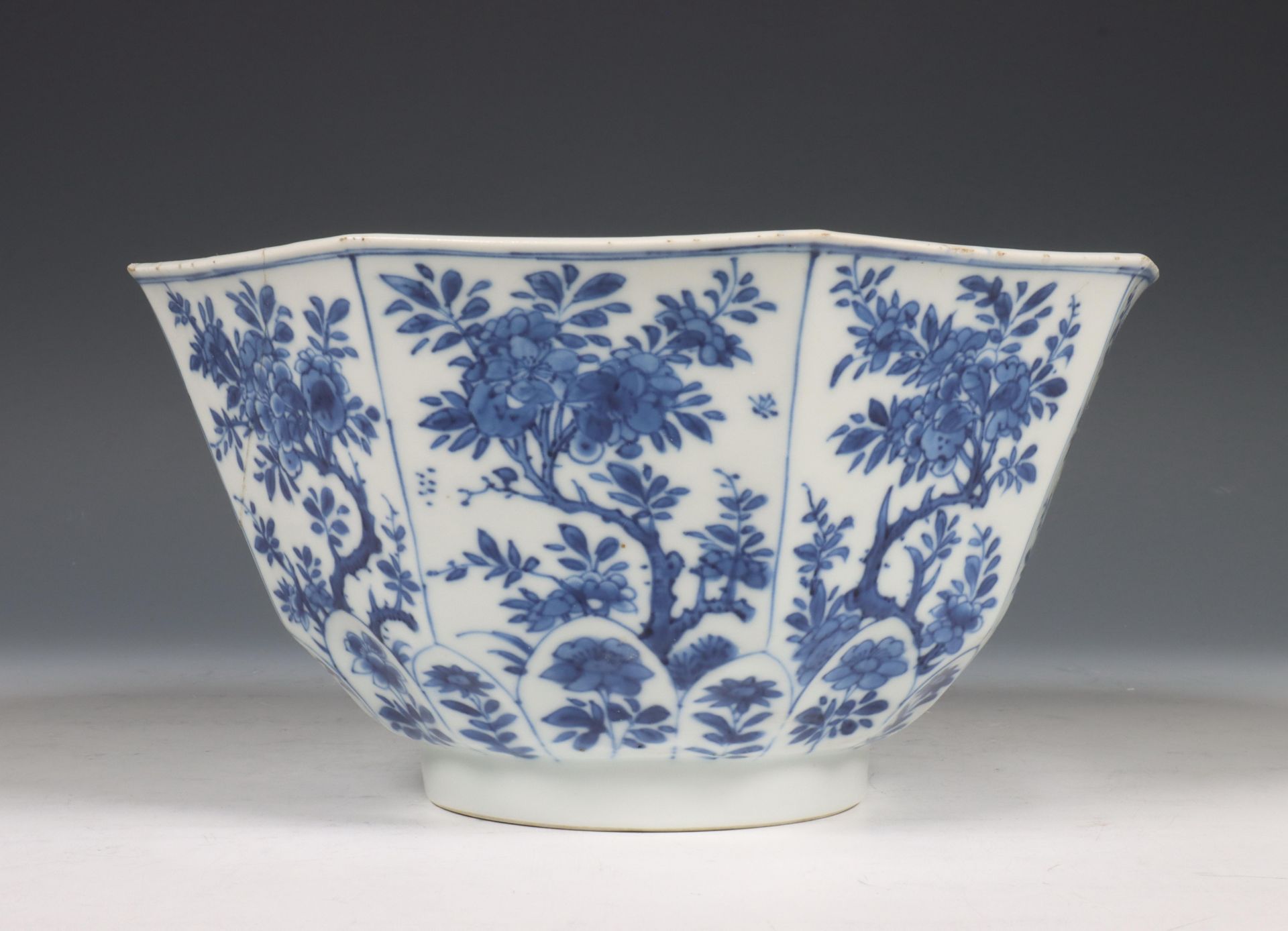 China, blauw-wit porseleinen achtkantige kom, Kangxi periode (1662-1722), - Bild 3 aus 6