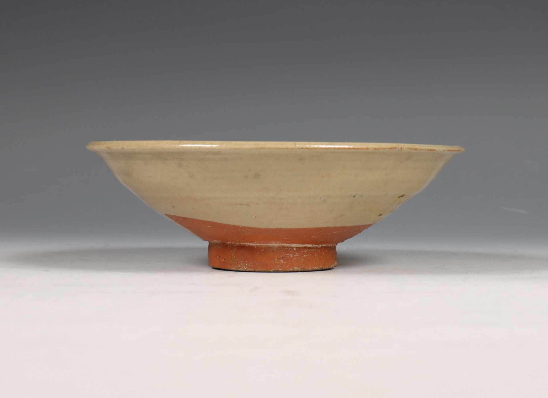 China, celadon geglazuurde kom, mogelijk Ming-dynastie (1368-1644),