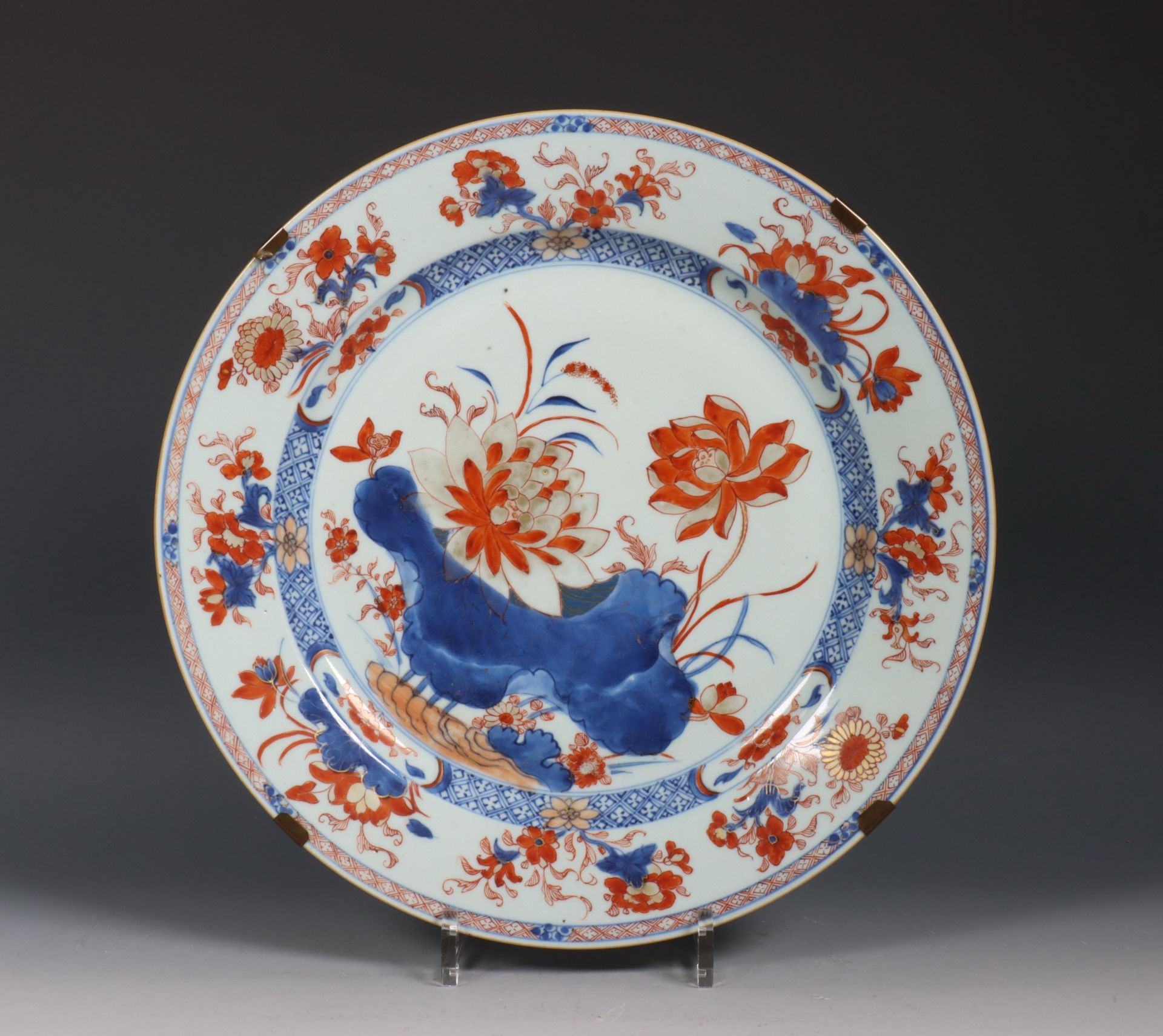 China, Imari porseleinen 'lotus' schotel, Kangxi periode (1662-1722),