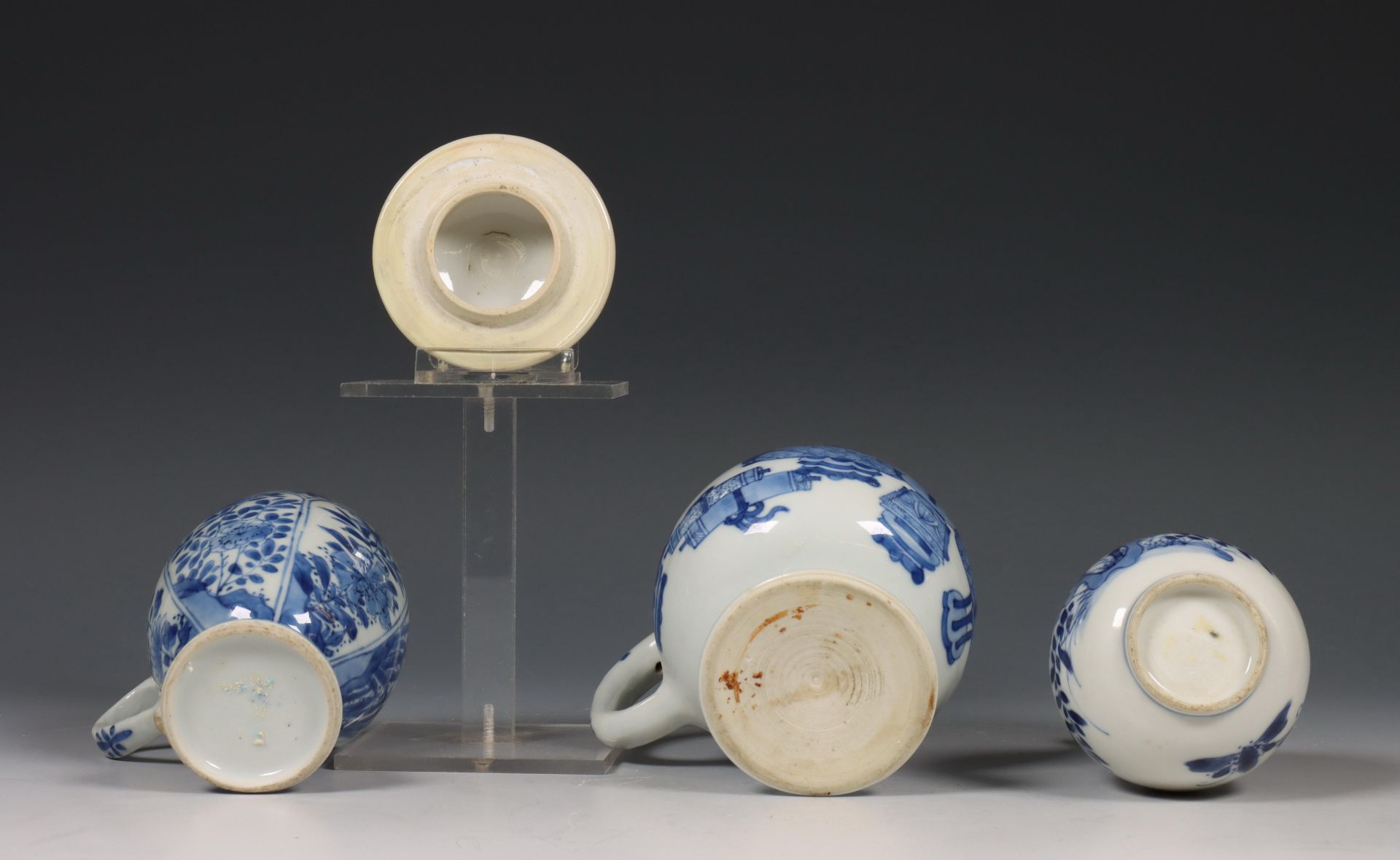 China, drie blauw-wit porseleinen vaasjes, Kangxi periode (1662-1722), - Bild 2 aus 6