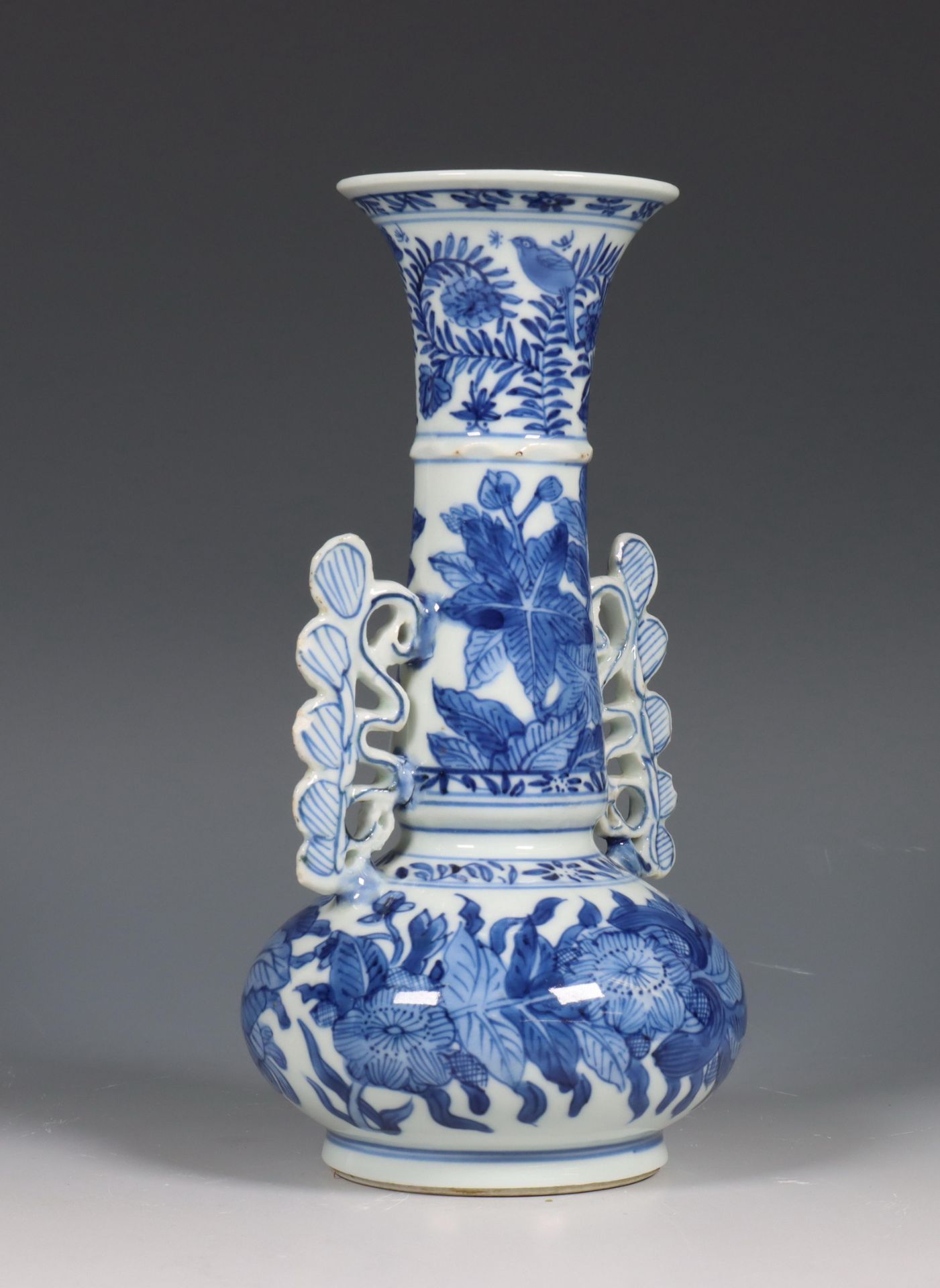 China, blauw-wit porseleinen 'Venetiaans glas' vaas, Kangxi periode (1662-1722) - Bild 8 aus 11
