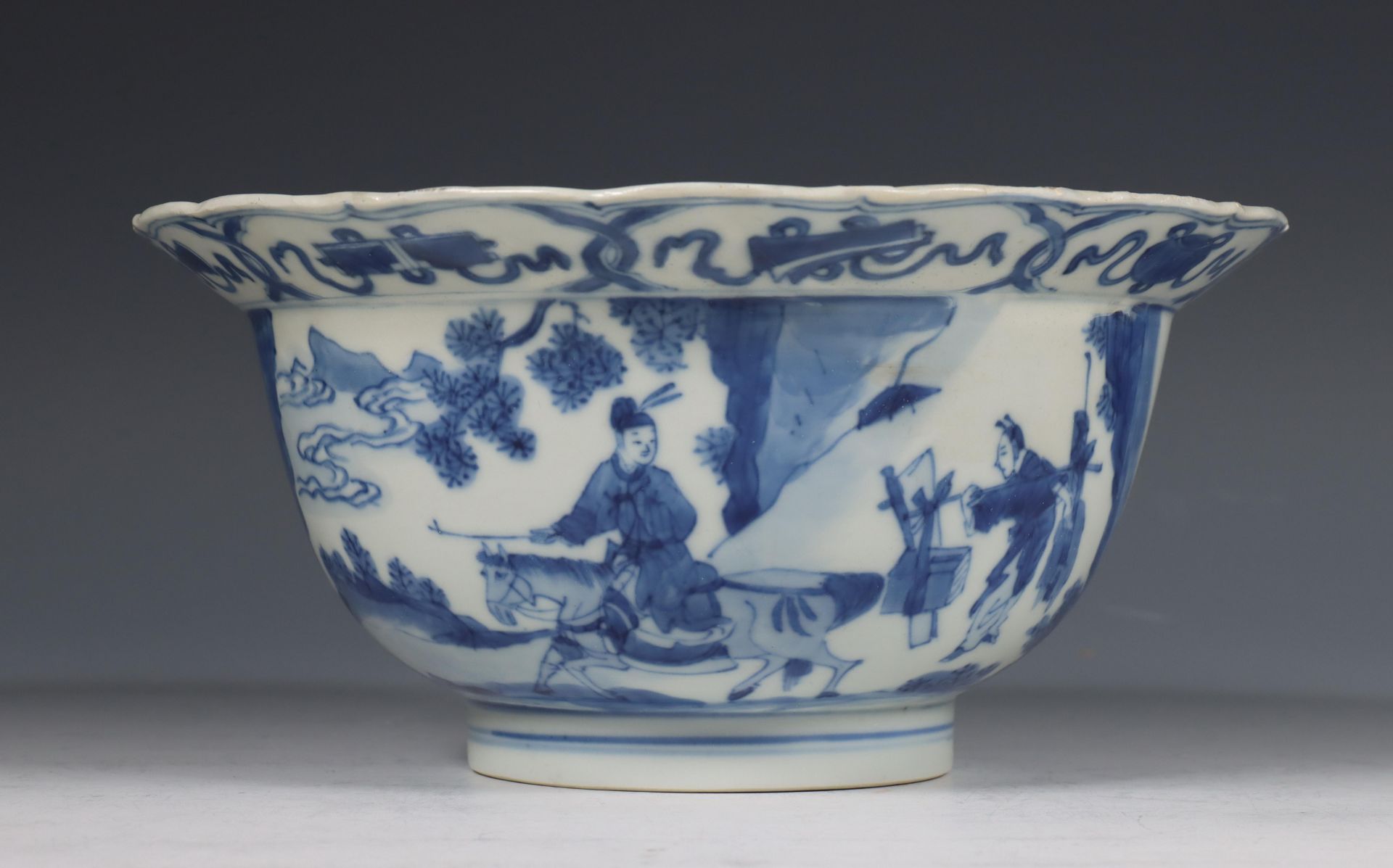 China, blauw-wit porseleinen kom, Kangxi zeskarakter merk en uit de periode (1662-1722),