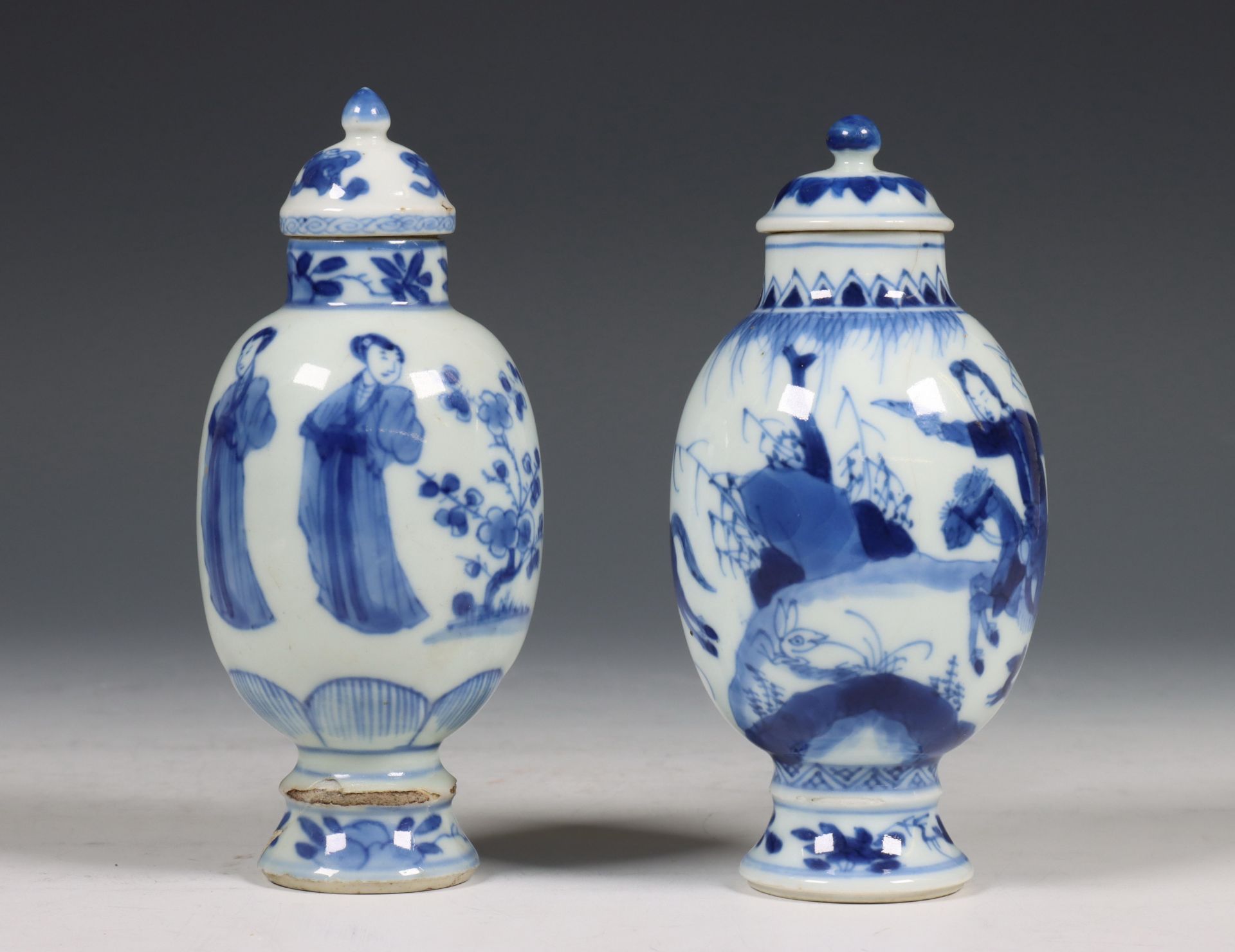 China, twee blauw-wit porseleinen theebusjes, Kangxi periode (1662-1722) en later, - Bild 4 aus 13