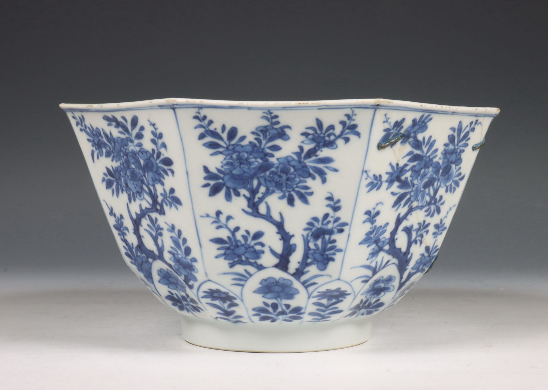 China, blauw-wit porseleinen achtkantige kom, Kangxi periode (1662-1722), - Bild 4 aus 6