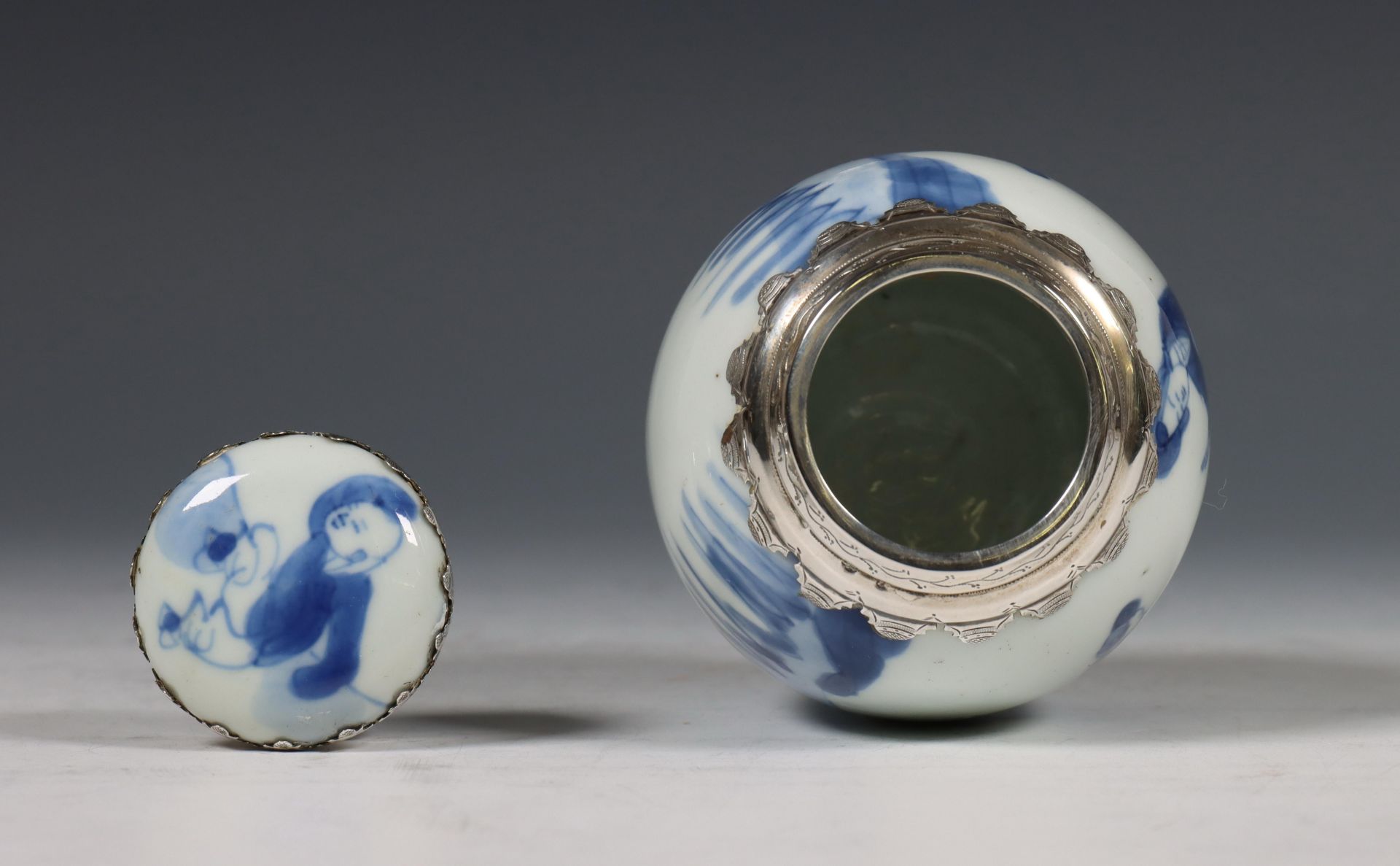 China, zilvergemonteerd blauw-wit porseleinen theebusje, Kangxi periode (1662-1722), het zilver late - Bild 7 aus 10