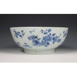 China, blauw-wit porseleinen kom, Qianlong periode (1736-1795),