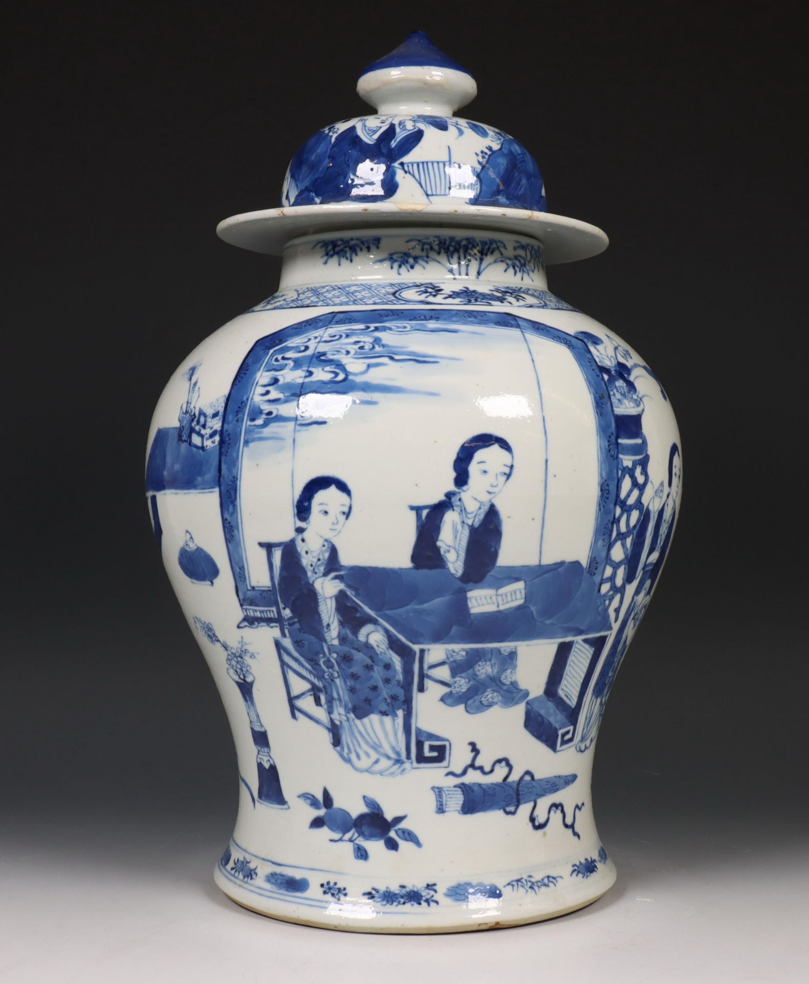 China, blauw-wit porseleinen baluster dekselvaas, modern,