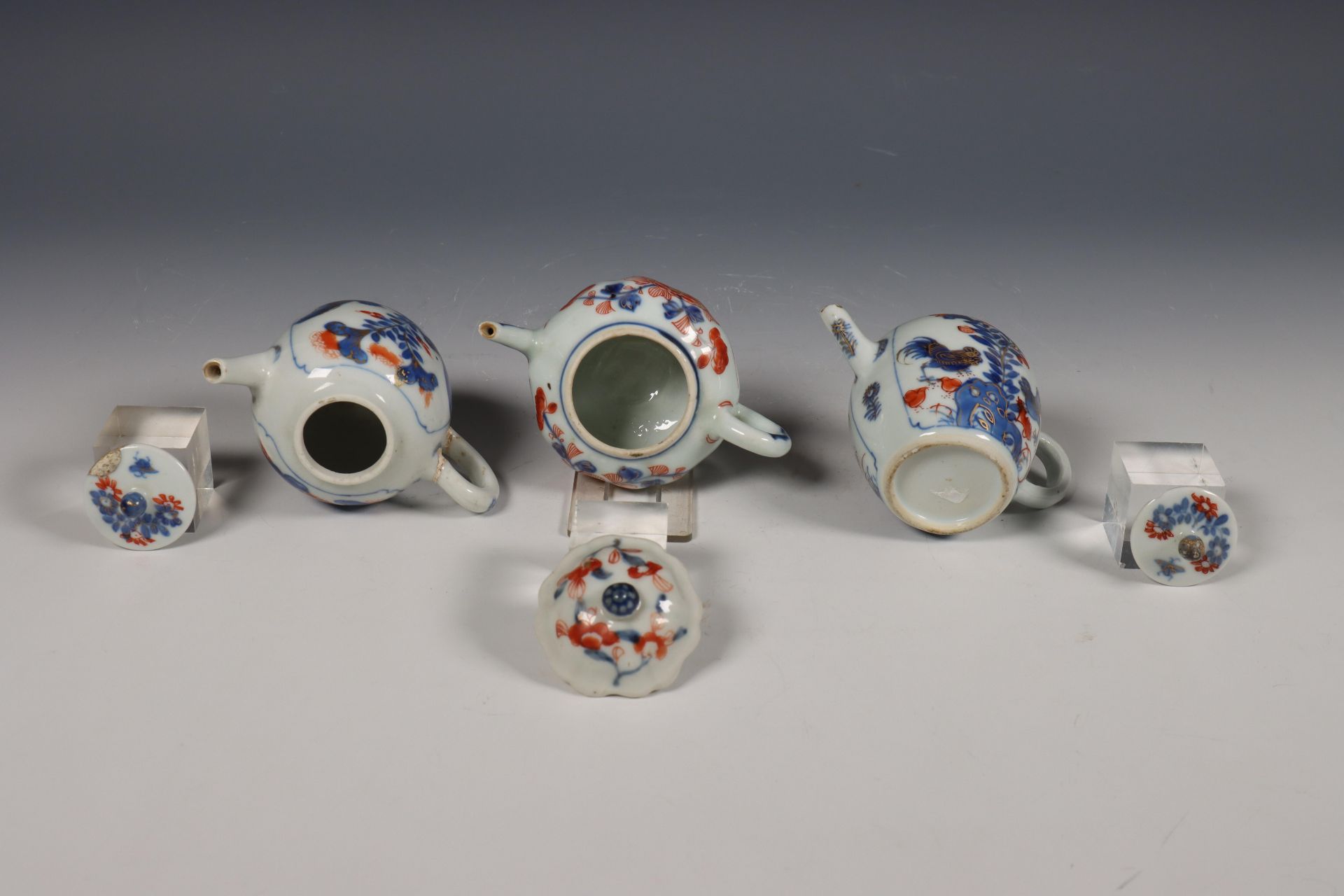 China, drie kleine Imari porseleinen theepotjes, 18e eeuw, - Bild 6 aus 6