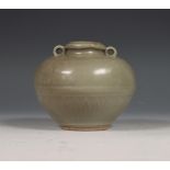 China, celadon geglazuurd vaasje, Ming-dynastie (1368-1644),