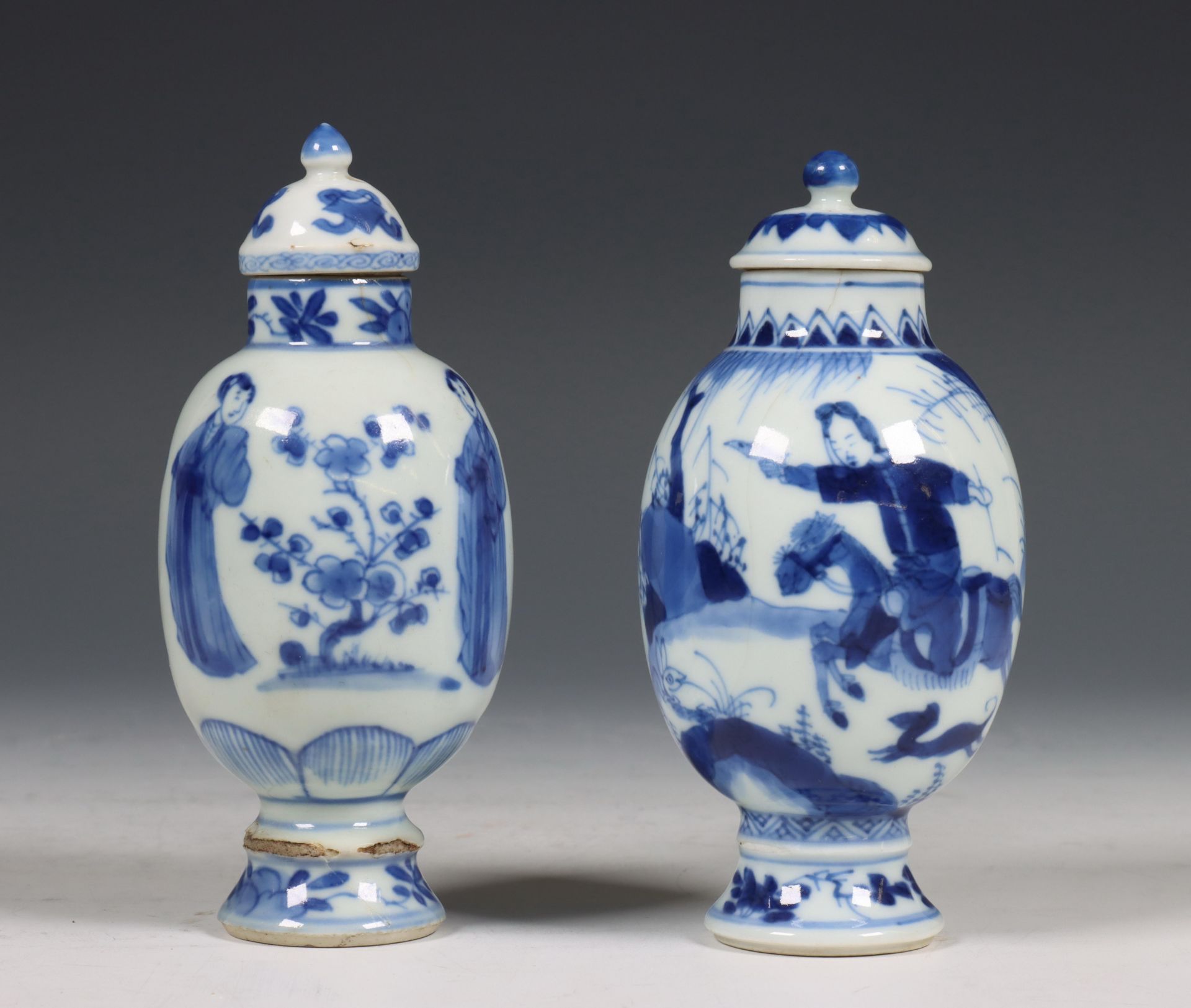 China, twee blauw-wit porseleinen theebusjes, Kangxi periode (1662-1722) en later, - Bild 7 aus 13