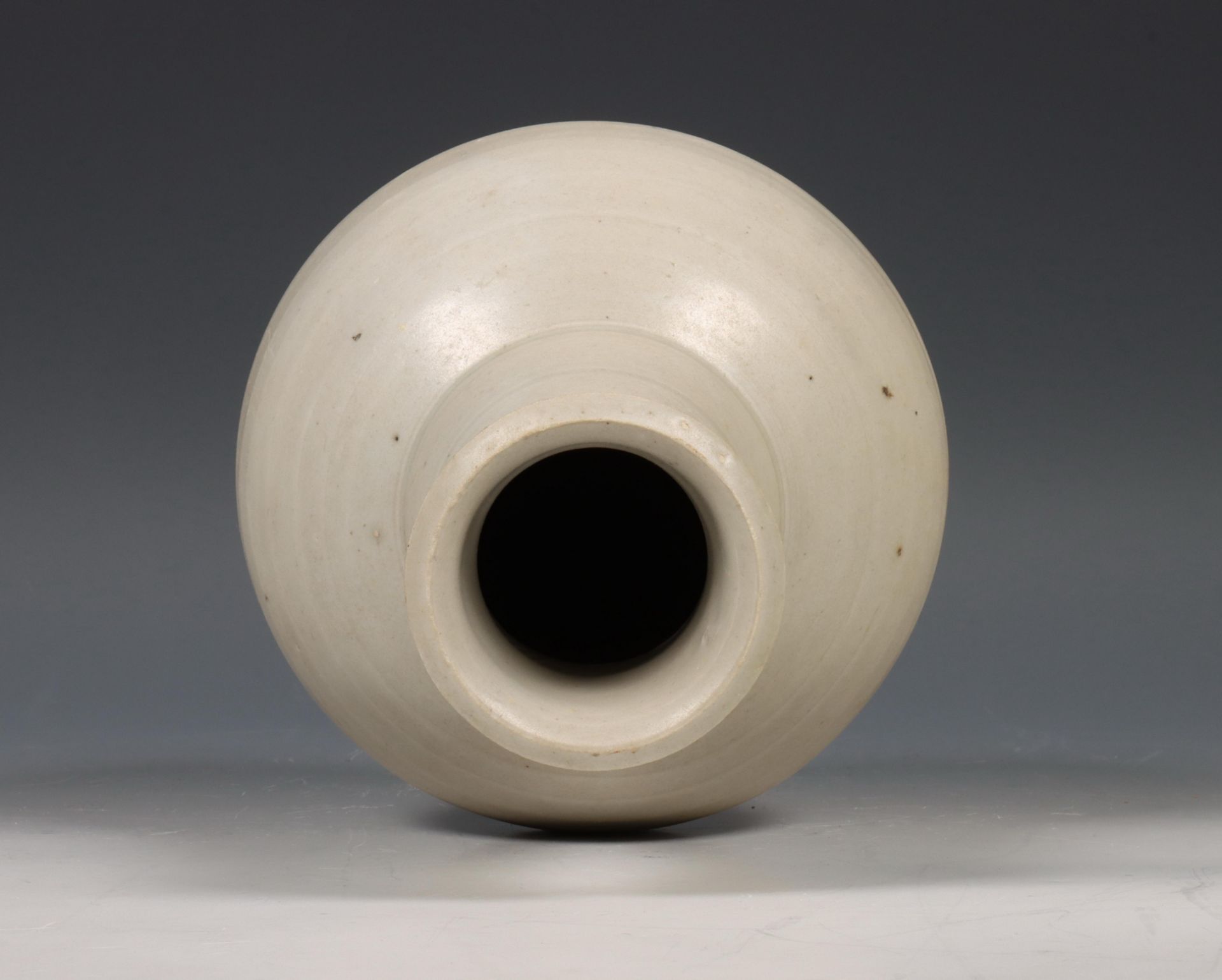 China, qingbai-geglazuurde porseleinen vaas, Noordelijke Song-dynastie, 10e-12e eeuw, - Bild 4 aus 12