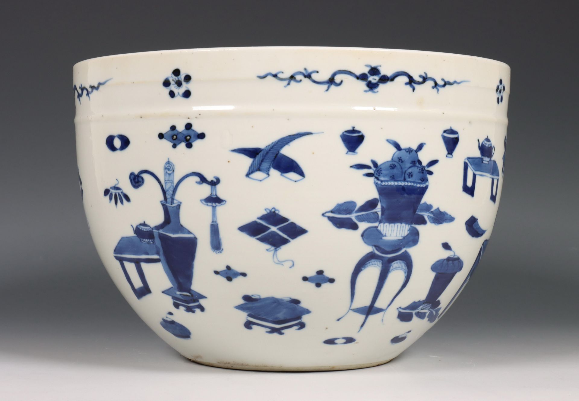 China, blauw-wit porseleinen wierookbrander, Kangxi periode (1662-1722), - Bild 4 aus 12