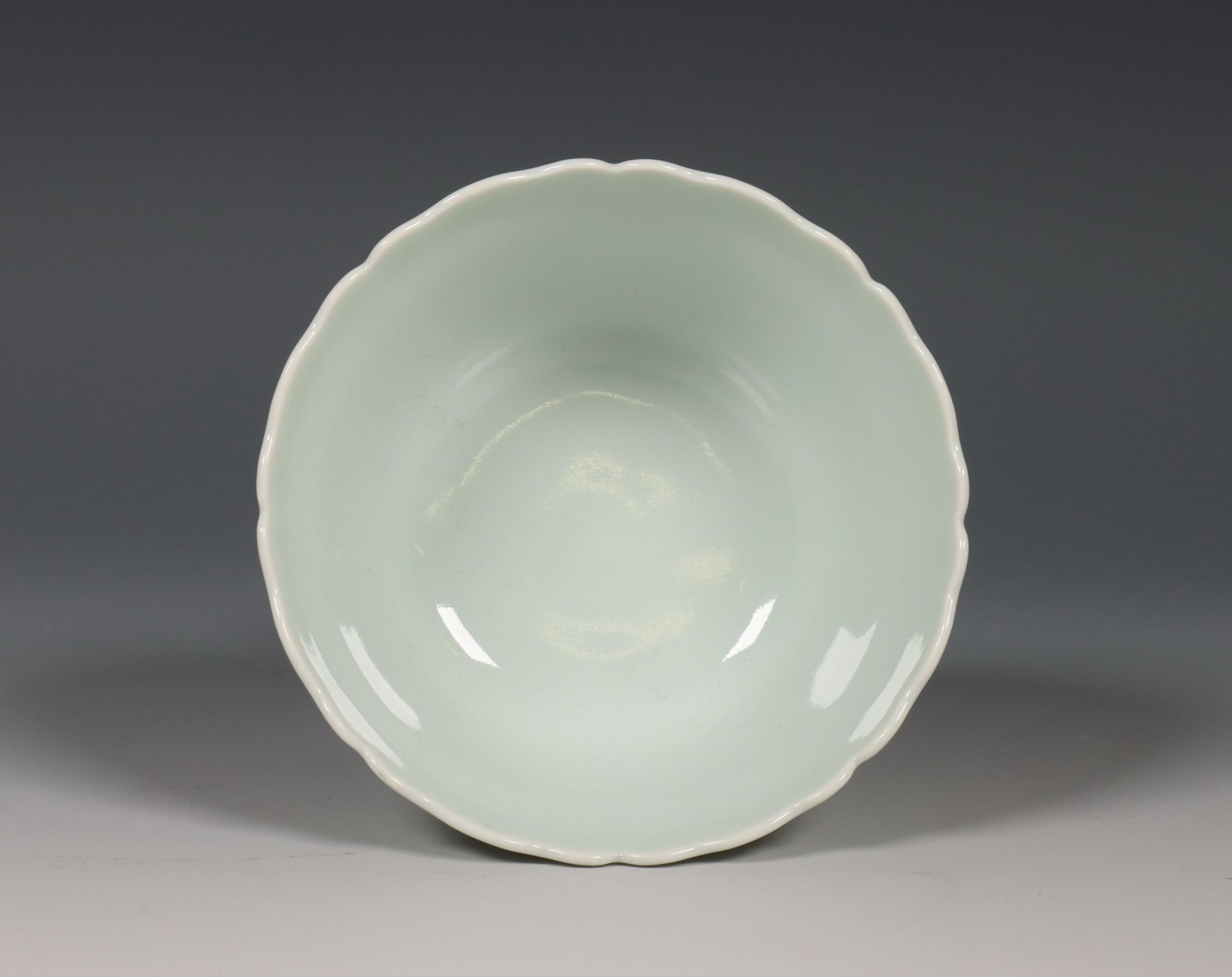 China, celadon porseleinen bloemvormige kelk, modern, - Bild 3 aus 4