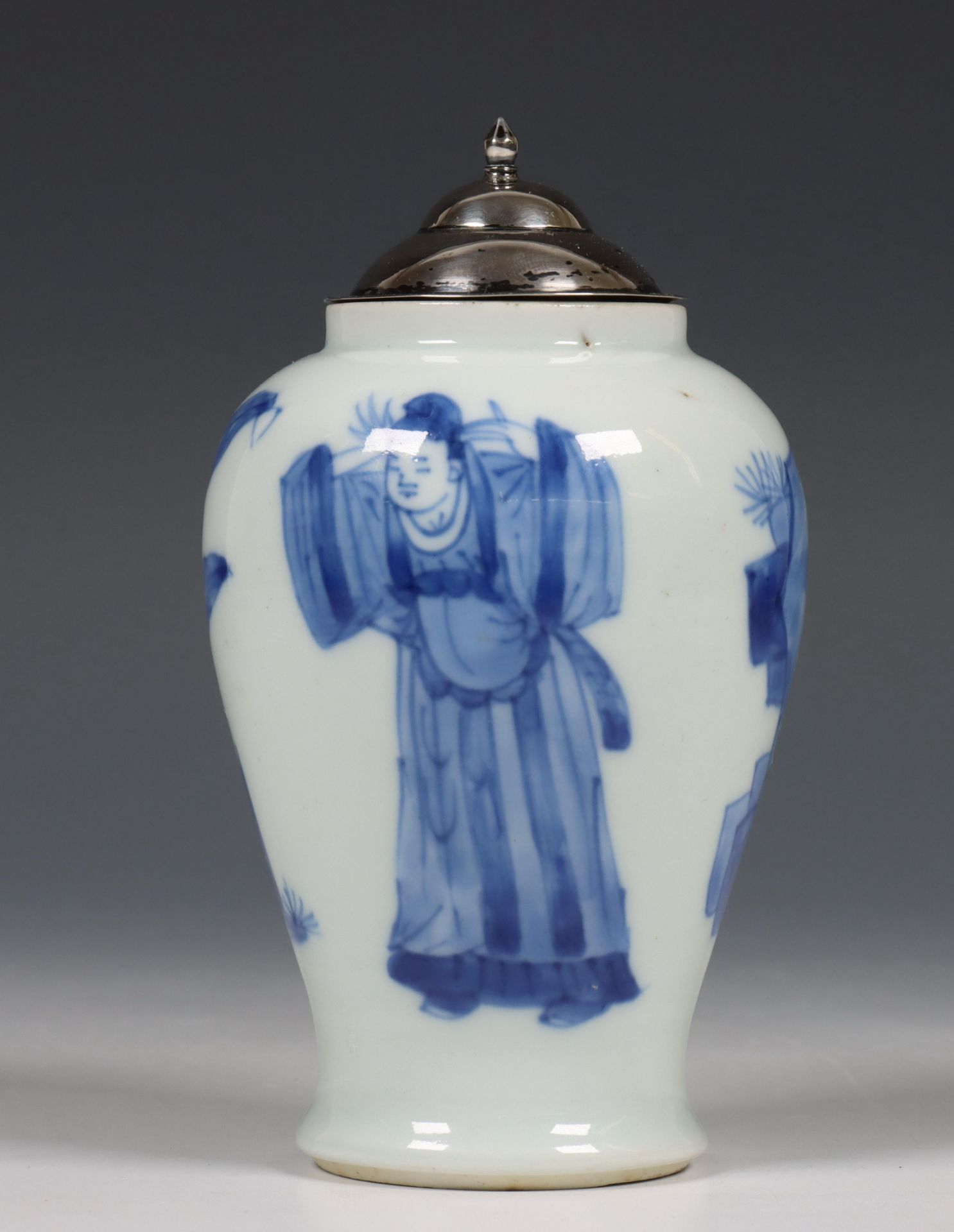 China, zilvergemonteerd blauw-wit porseleinen vaasje, Kangxi periode (1662-1722), het zilver later, - Bild 5 aus 7