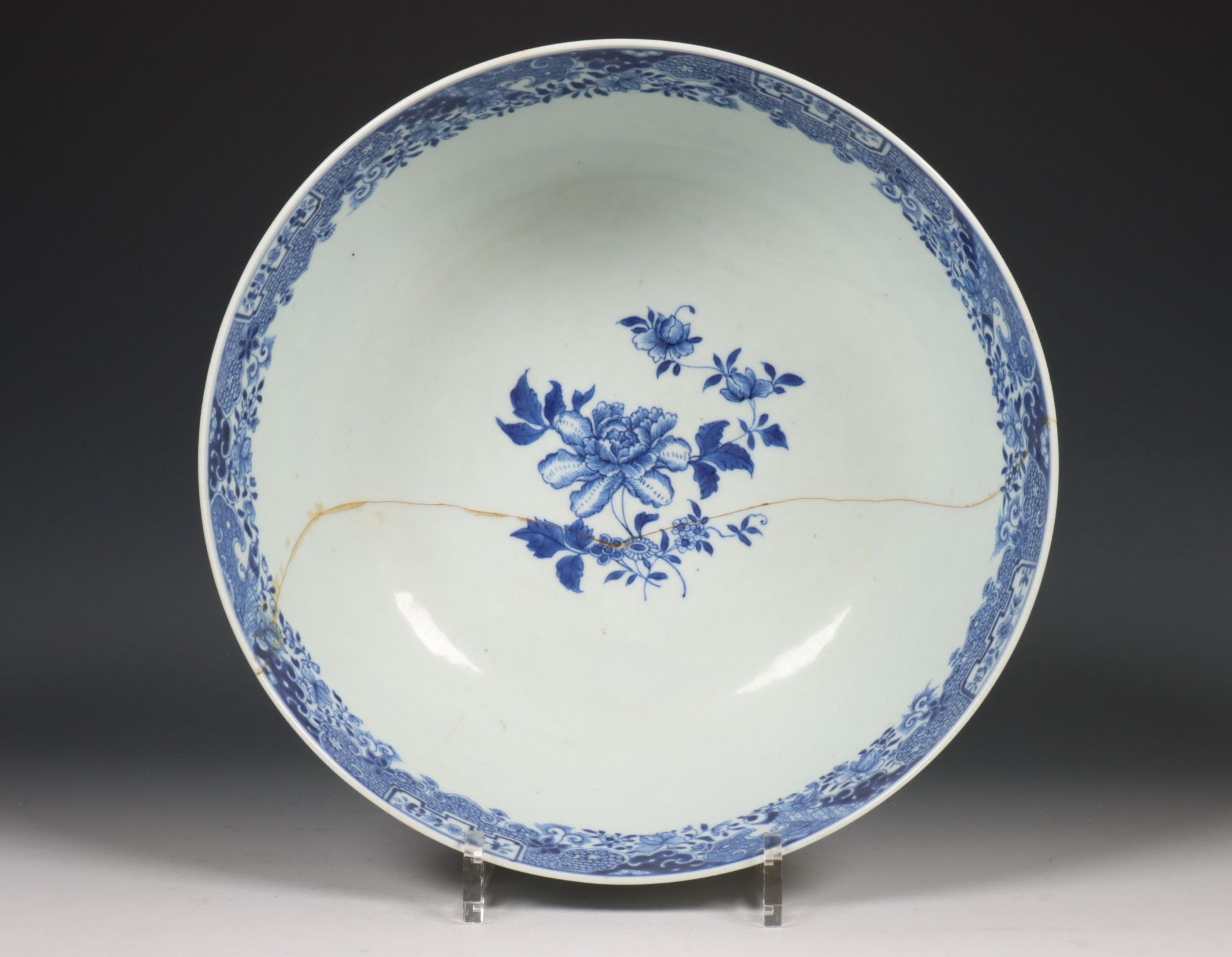 China, blauw-wit porseleinen kom, Qianlong periode (1736-1795), - Bild 6 aus 6
