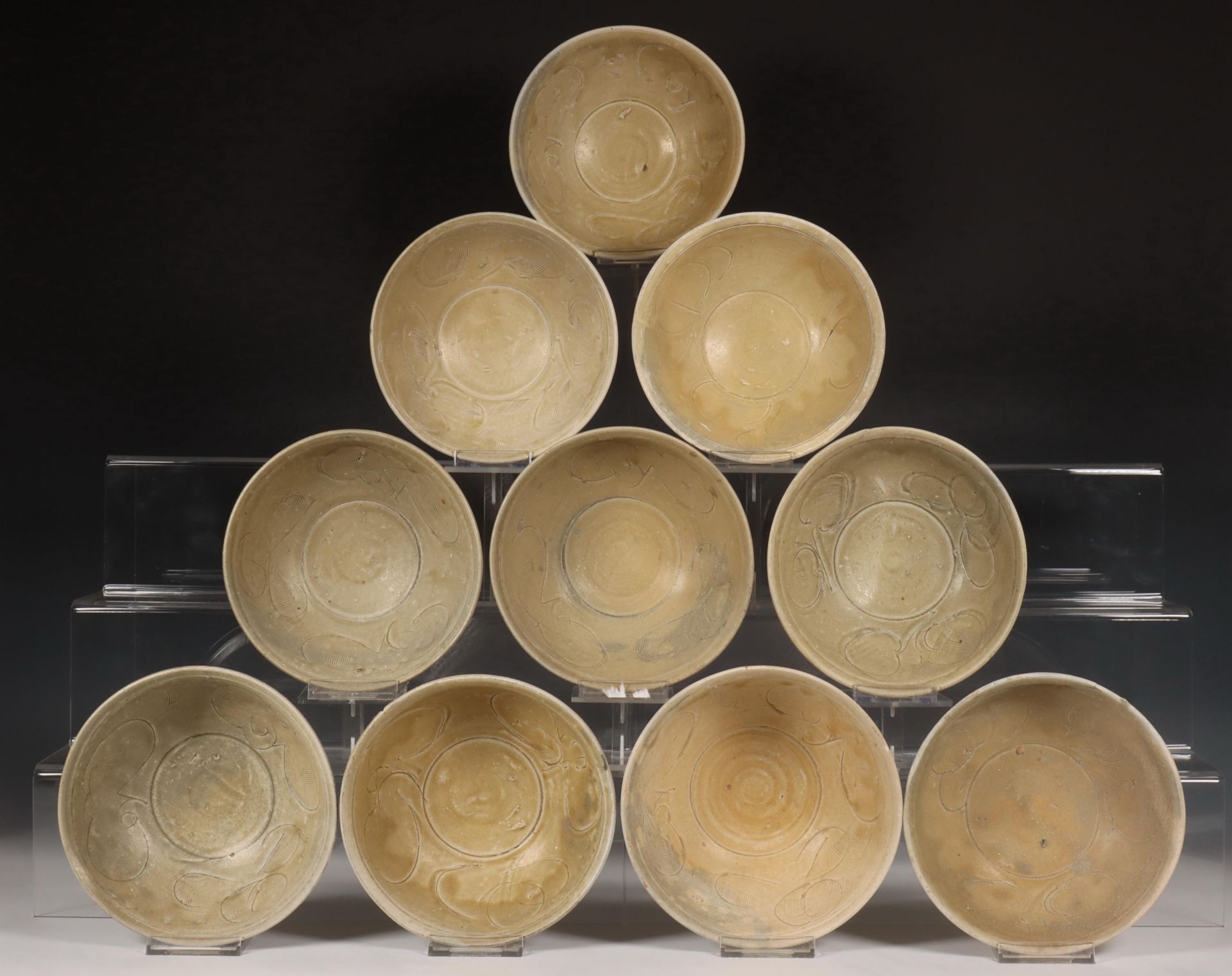 China, tien celadon geglazuurde porseleinen kommen, Noordelijke Song-dynastie, 10e-12e eeuw,