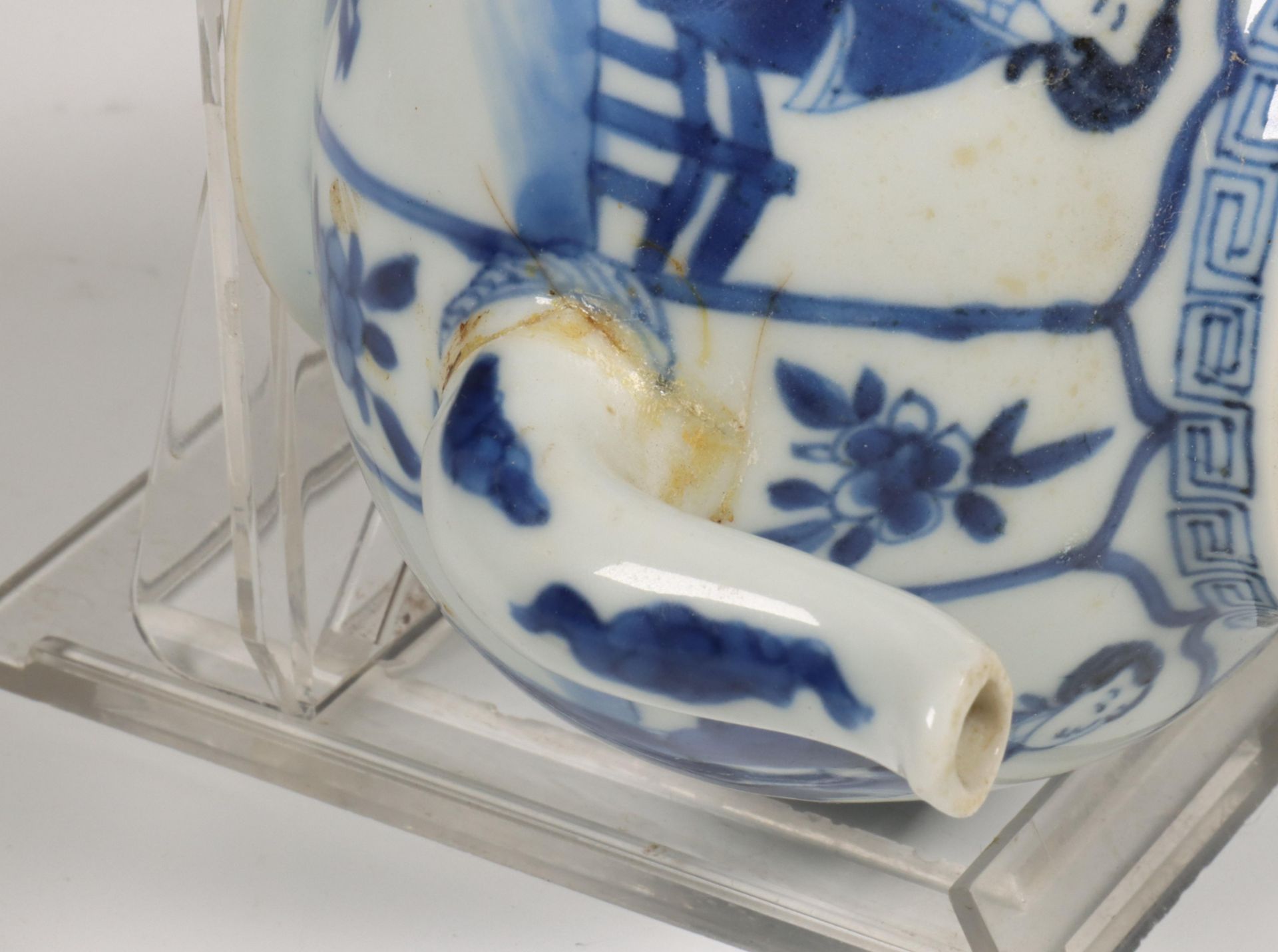 China, twee blauw-wit porseleinen theepotten, Kangxi periode (1662-1722), - Bild 11 aus 13