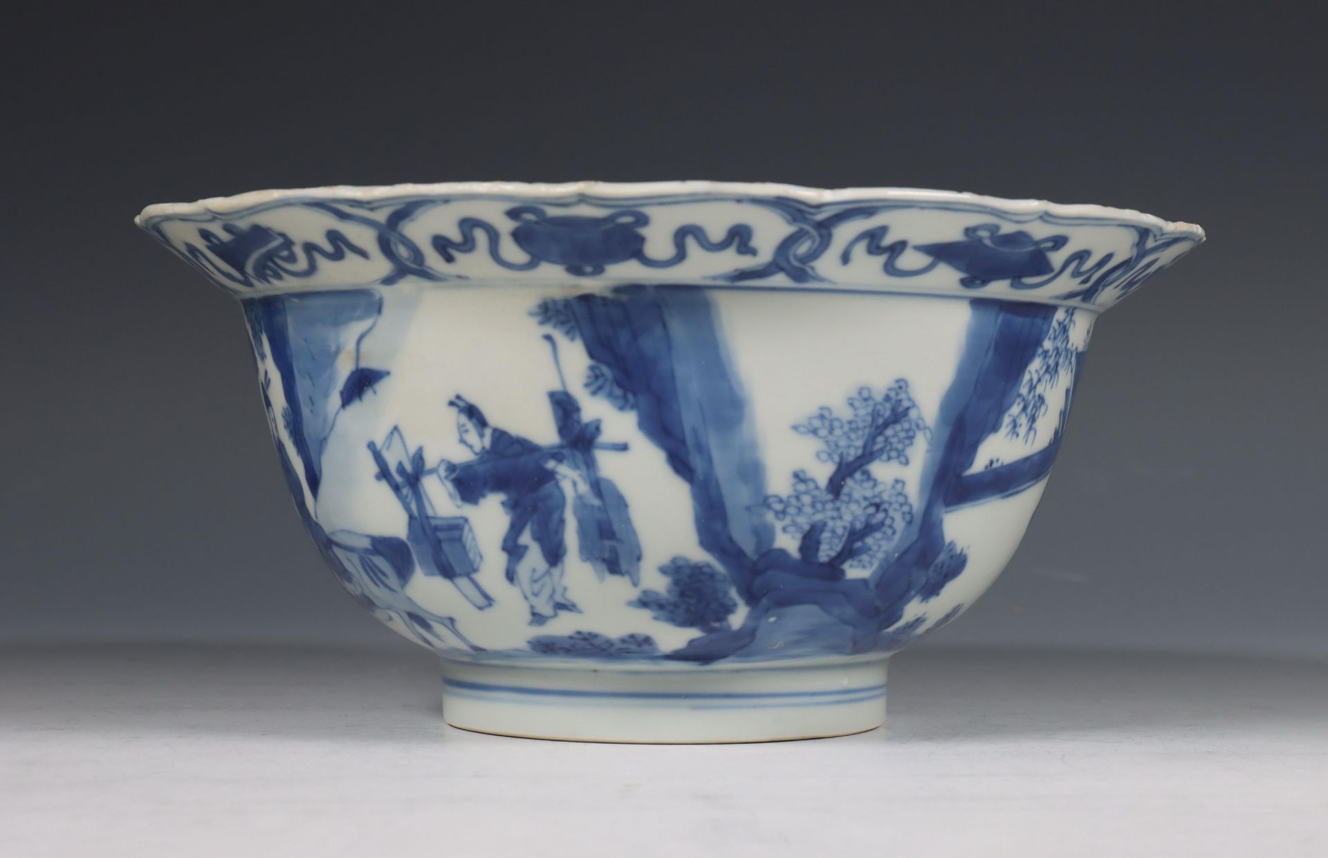 China, blauw-wit porseleinen kom, Kangxi zeskarakter merk en uit de periode (1662-1722), - Bild 4 aus 8