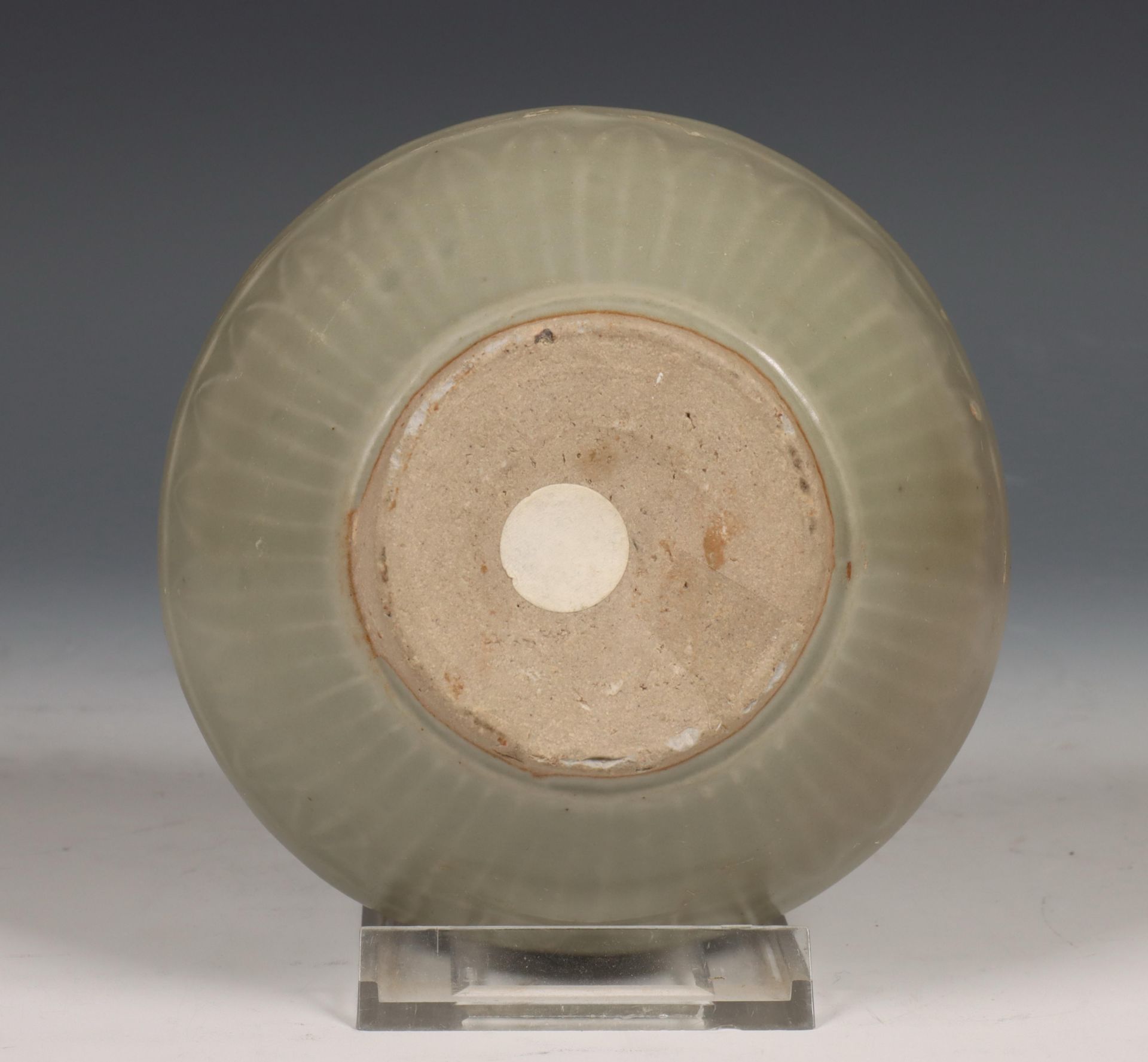 China, celadon geglazuurd vaasje, Ming-dynastie (1368-1644), - Bild 2 aus 6