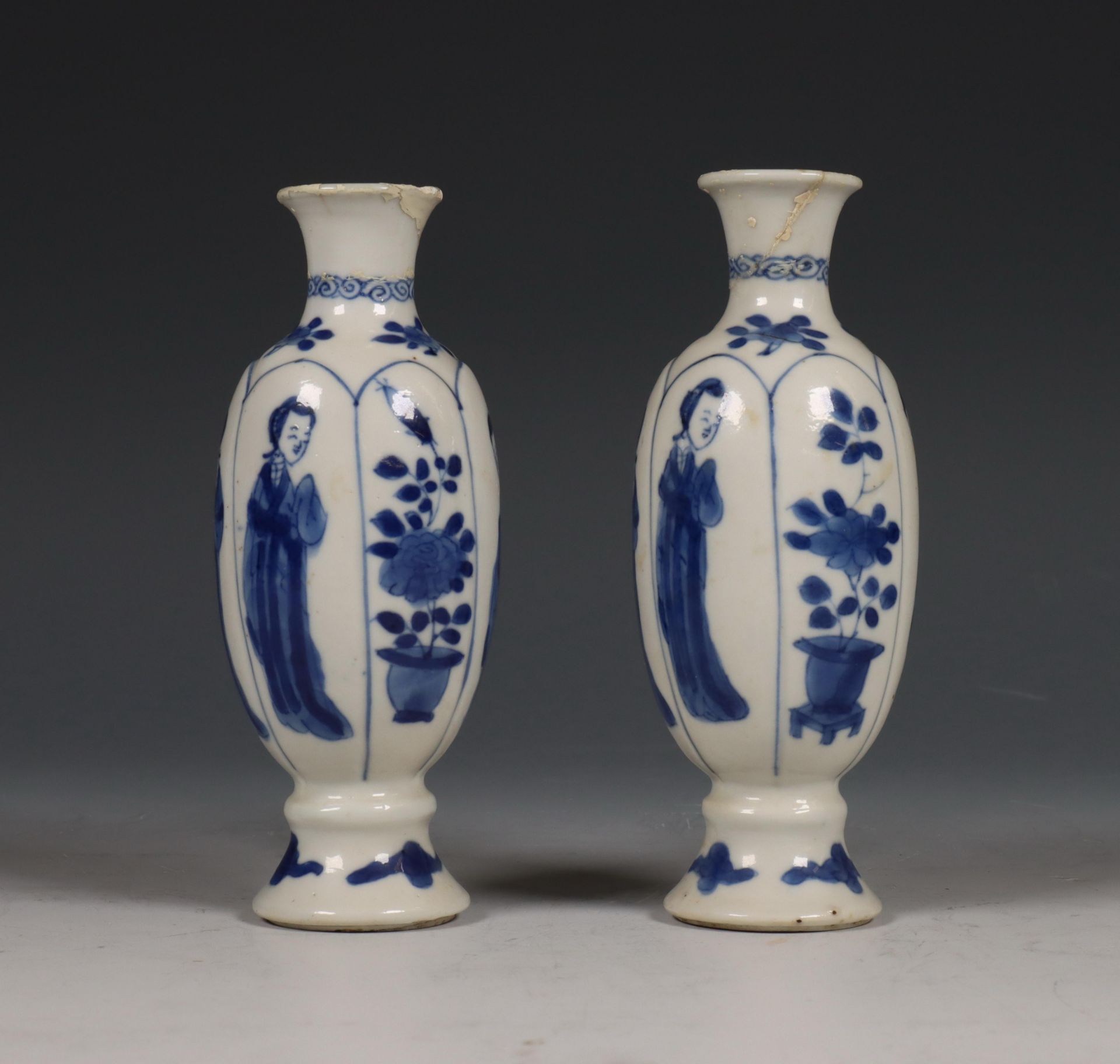 China, paar blauw-wit porseleinen vaasjes, Kangxi periode (1662-1722), - Bild 3 aus 5