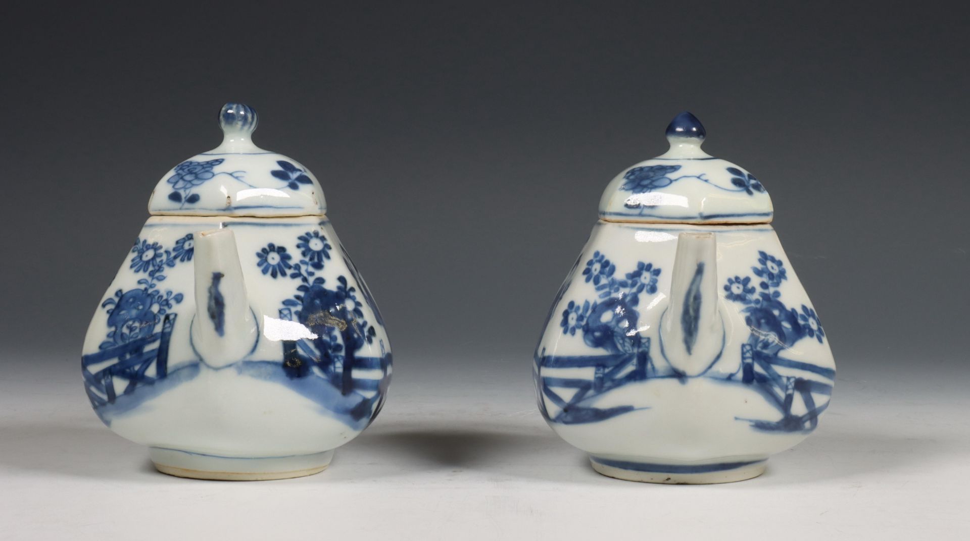 China, paar blauw-wit porseleinen zeskantige theepotjes, Kangxi periode (1662-1722), - Bild 3 aus 10