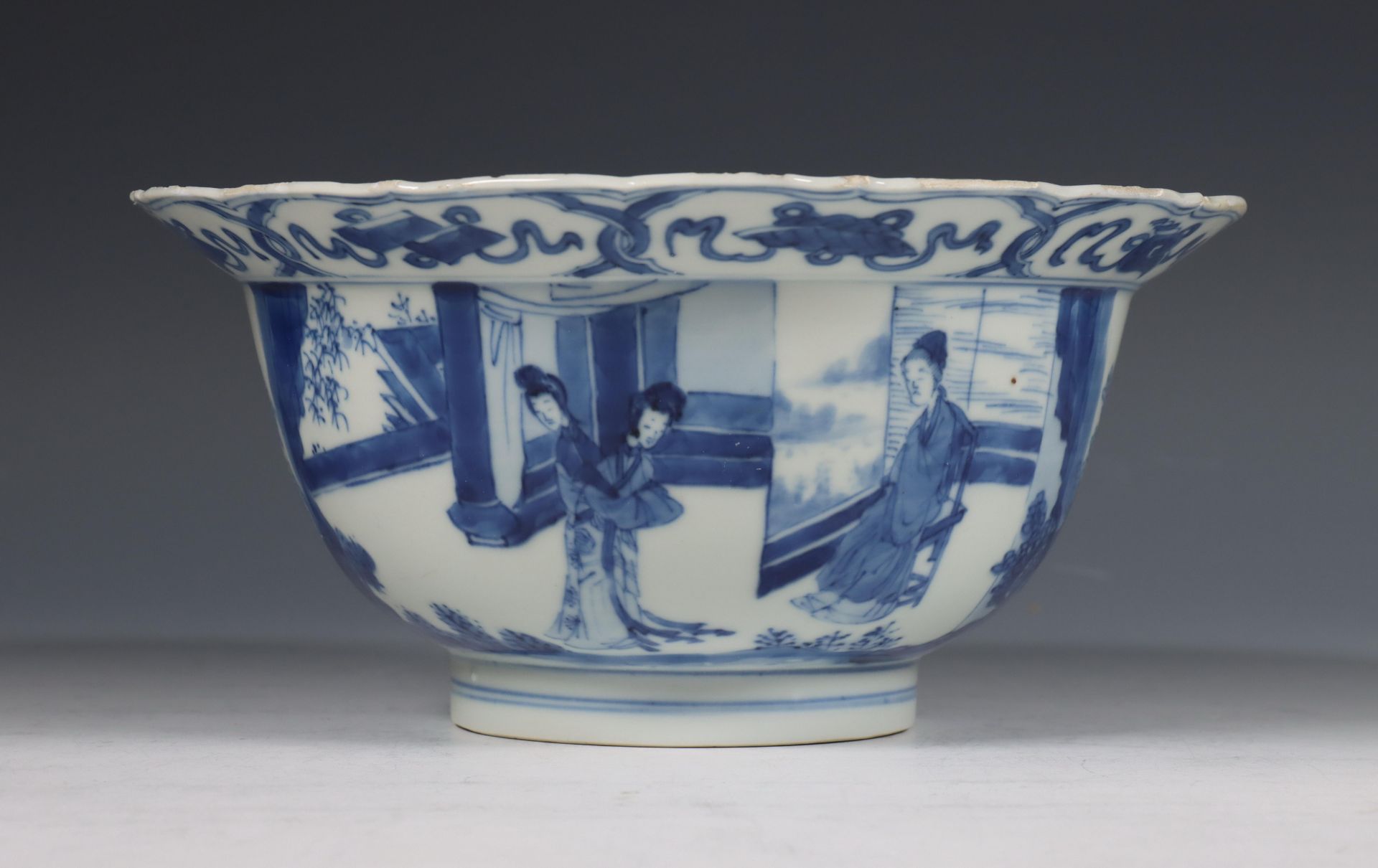 China, blauw-wit porseleinen kom, Kangxi zeskarakter merk en uit de periode (1662-1722), - Bild 7 aus 8