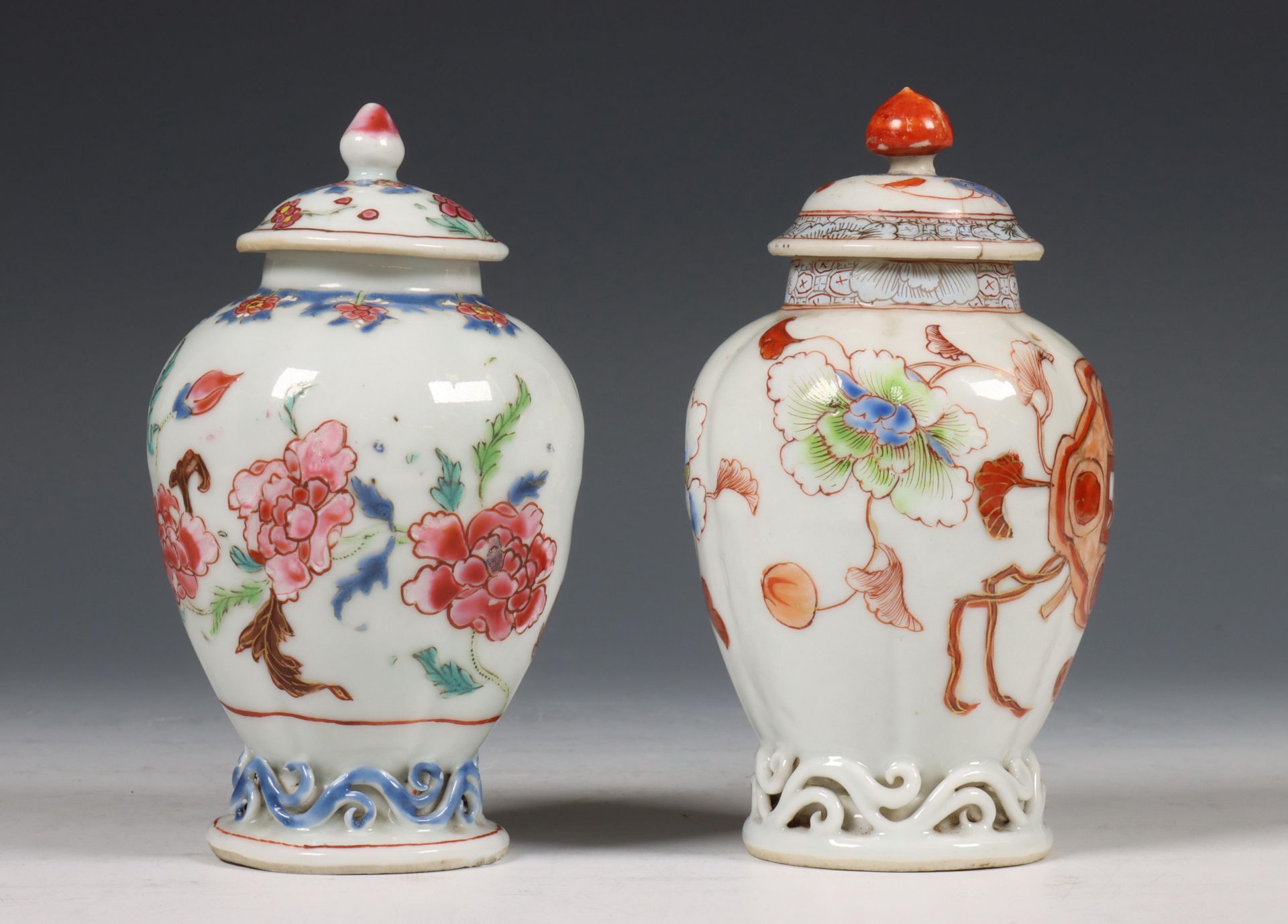 China, twee famille rose porseleinen theebusjes, Qianlong periode (1736-1795), - Bild 4 aus 12