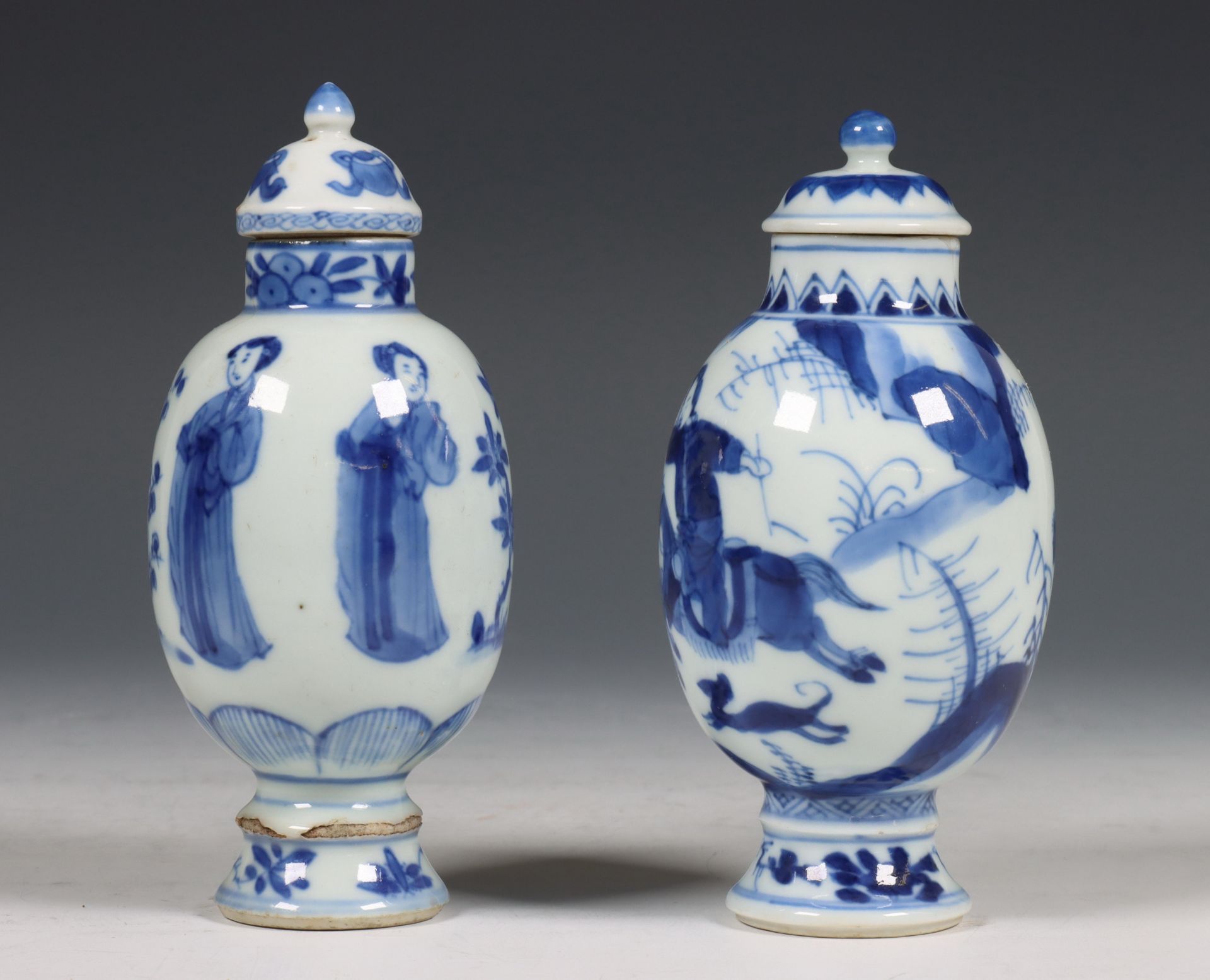 China, twee blauw-wit porseleinen theebusjes, Kangxi periode (1662-1722) en later, - Bild 11 aus 13