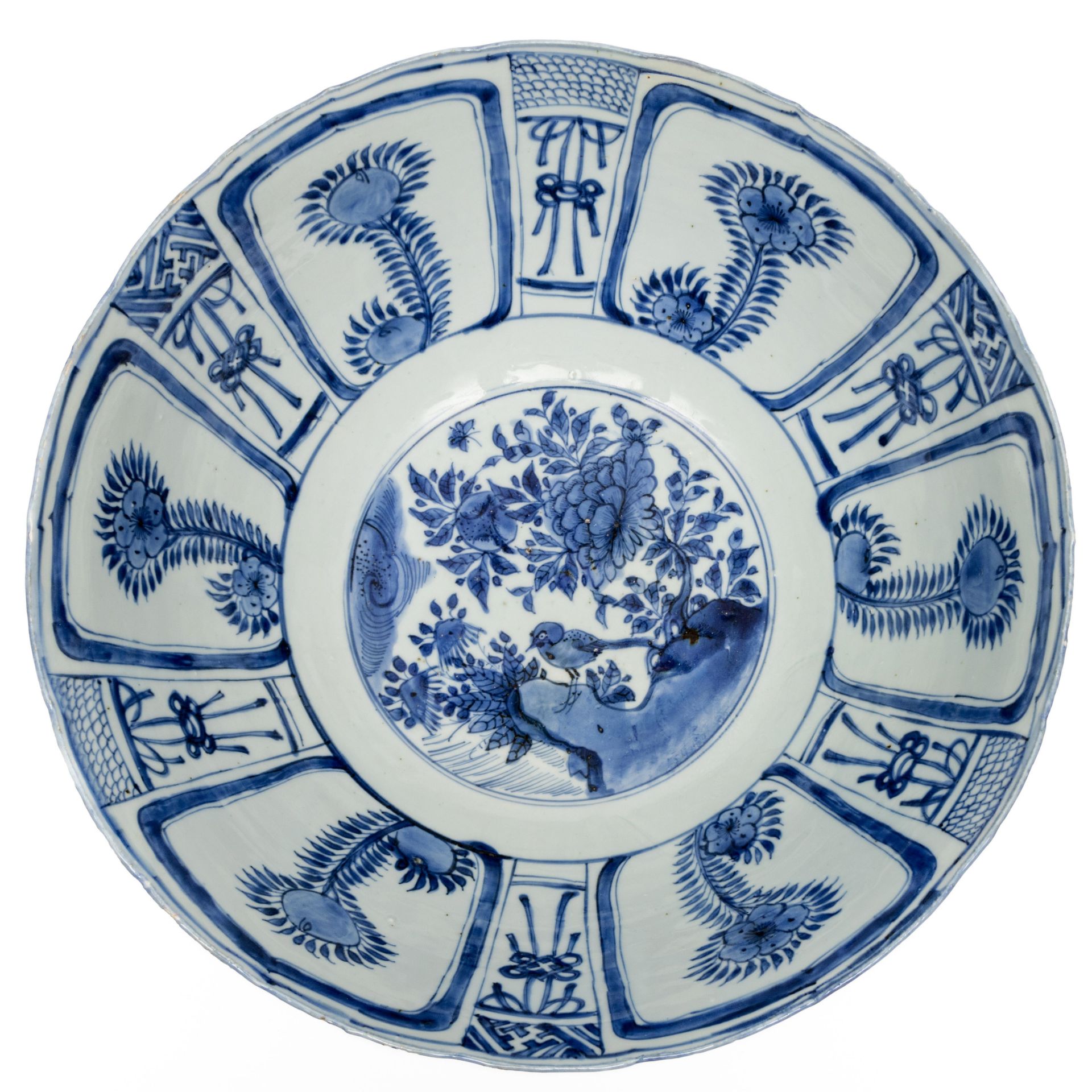 China, grote blauw-wit kraakporseleinen kom, Wanli periode (1572-1620), - Bild 4 aus 21