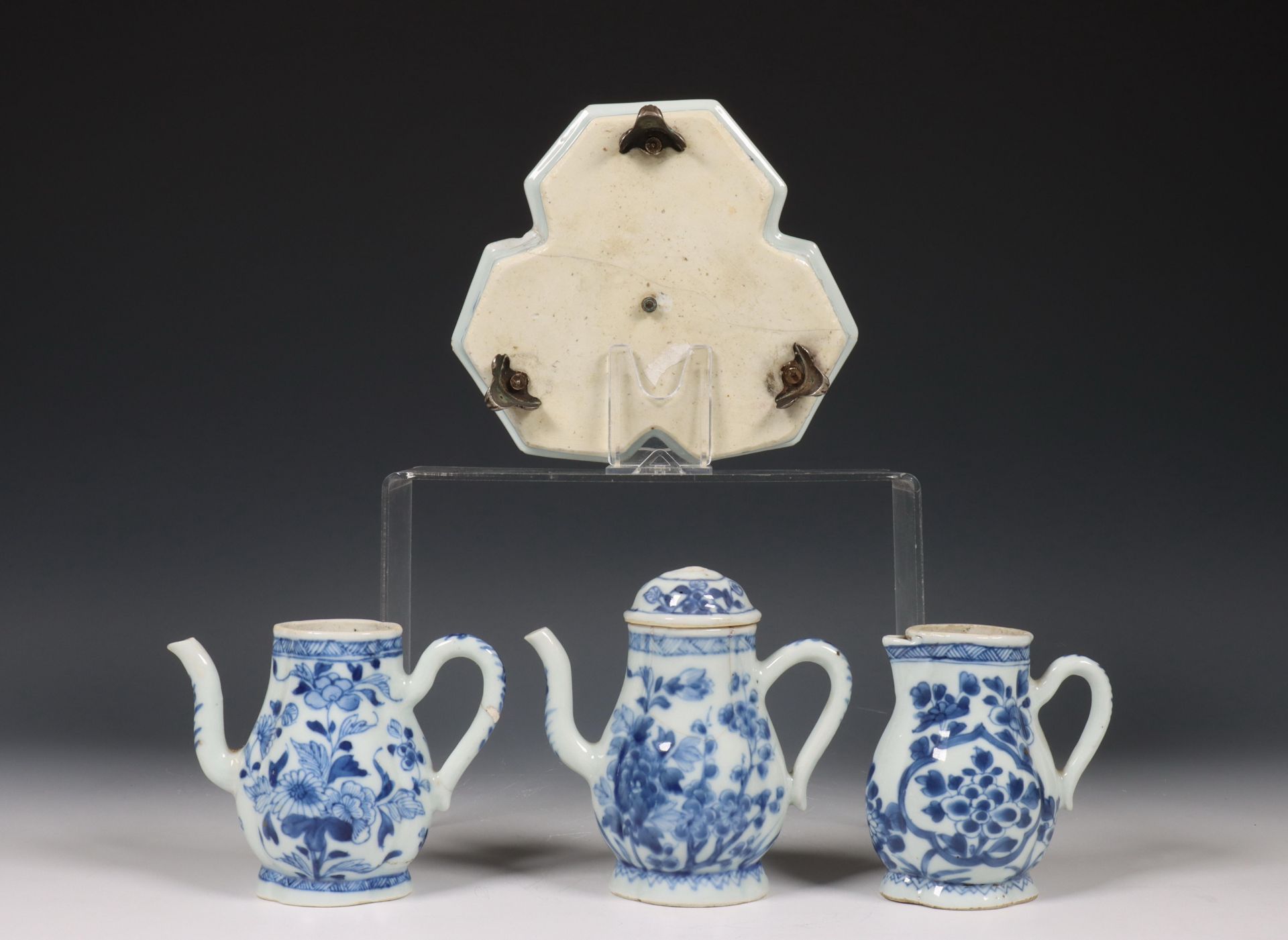 China, samengesteld blauw-wit porseleinen olie- en azijnstel, 18e eeuw, - Bild 5 aus 6