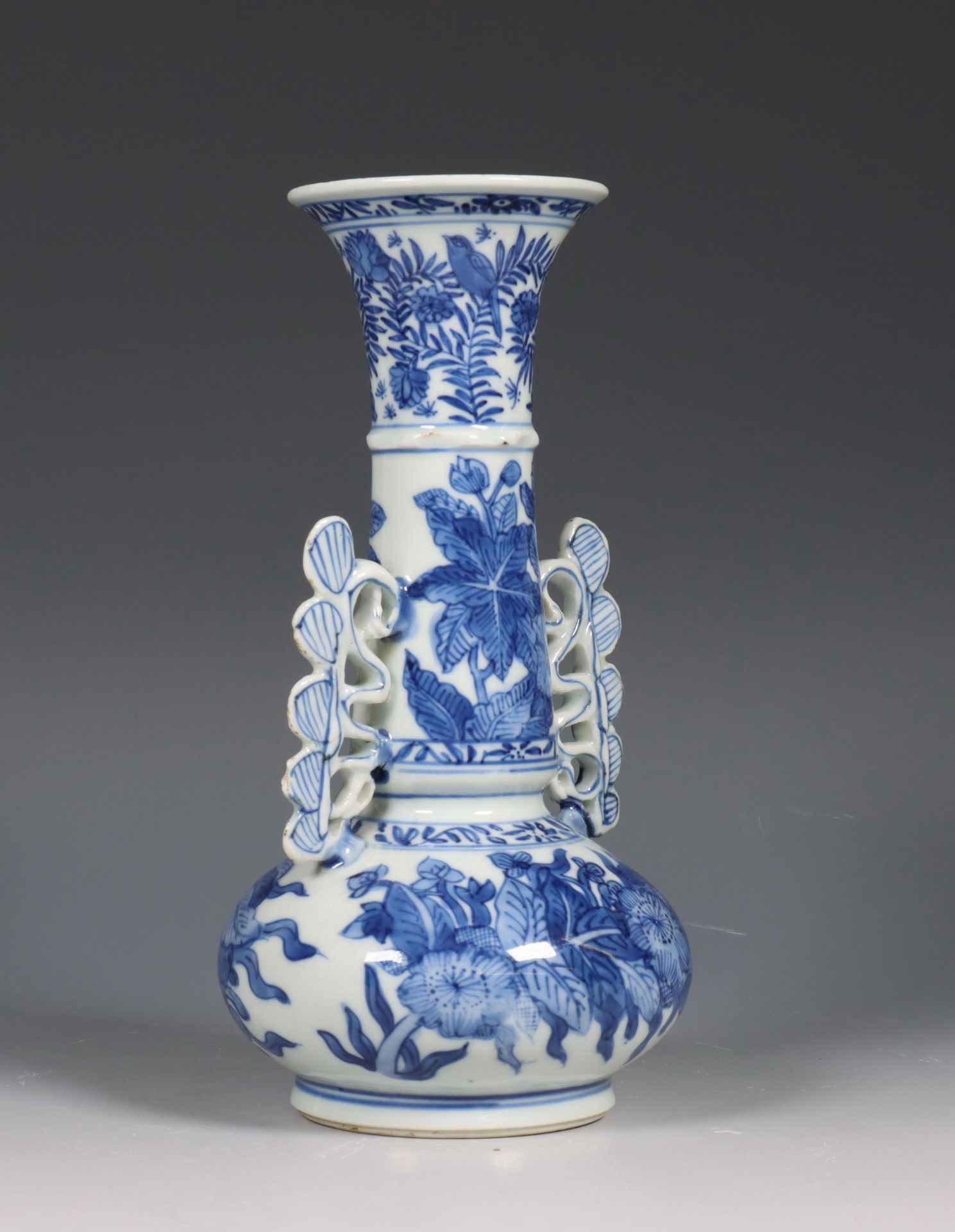 China, blauw-wit porseleinen 'Venetiaans glas' vaas, Kangxi periode (1662-1722) - Bild 7 aus 11