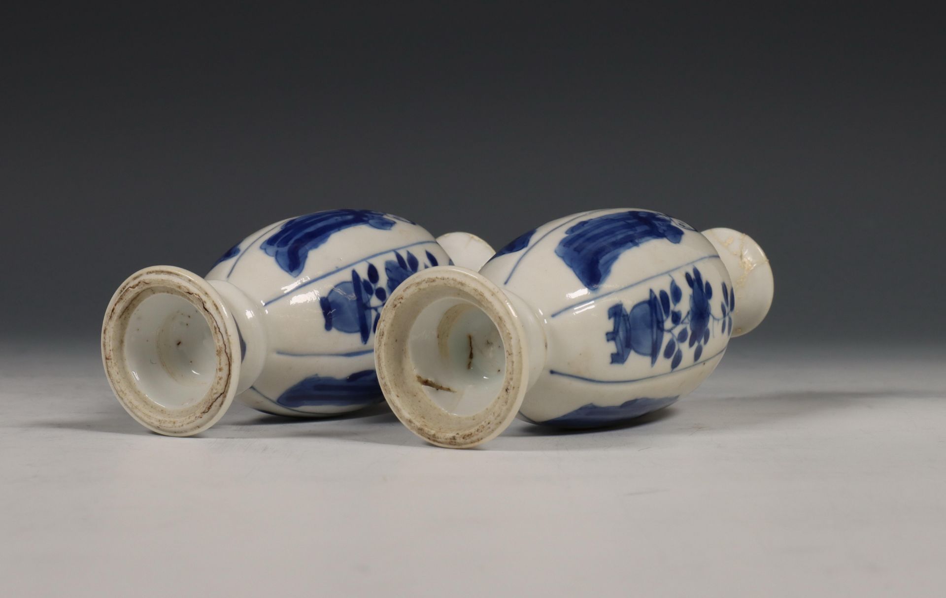 China, paar blauw-wit porseleinen vaasjes, Kangxi periode (1662-1722), - Bild 5 aus 5