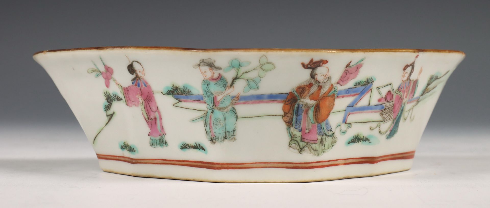 China, famille rose 'sweetmeat' set, ca. 1900, - Bild 16 aus 23