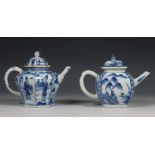 China, twee blauw-wit porseleinen theepotten, 18e eeuw,