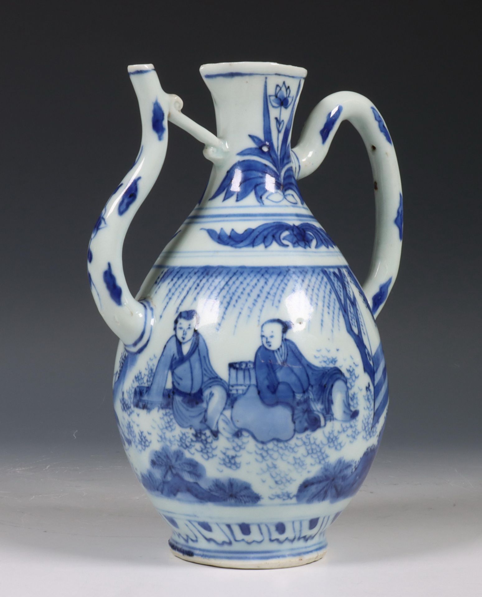 China, blauw-wit porseleinen schenkkan, Overgangsperiode, midden 17e eeuw, - Bild 6 aus 12