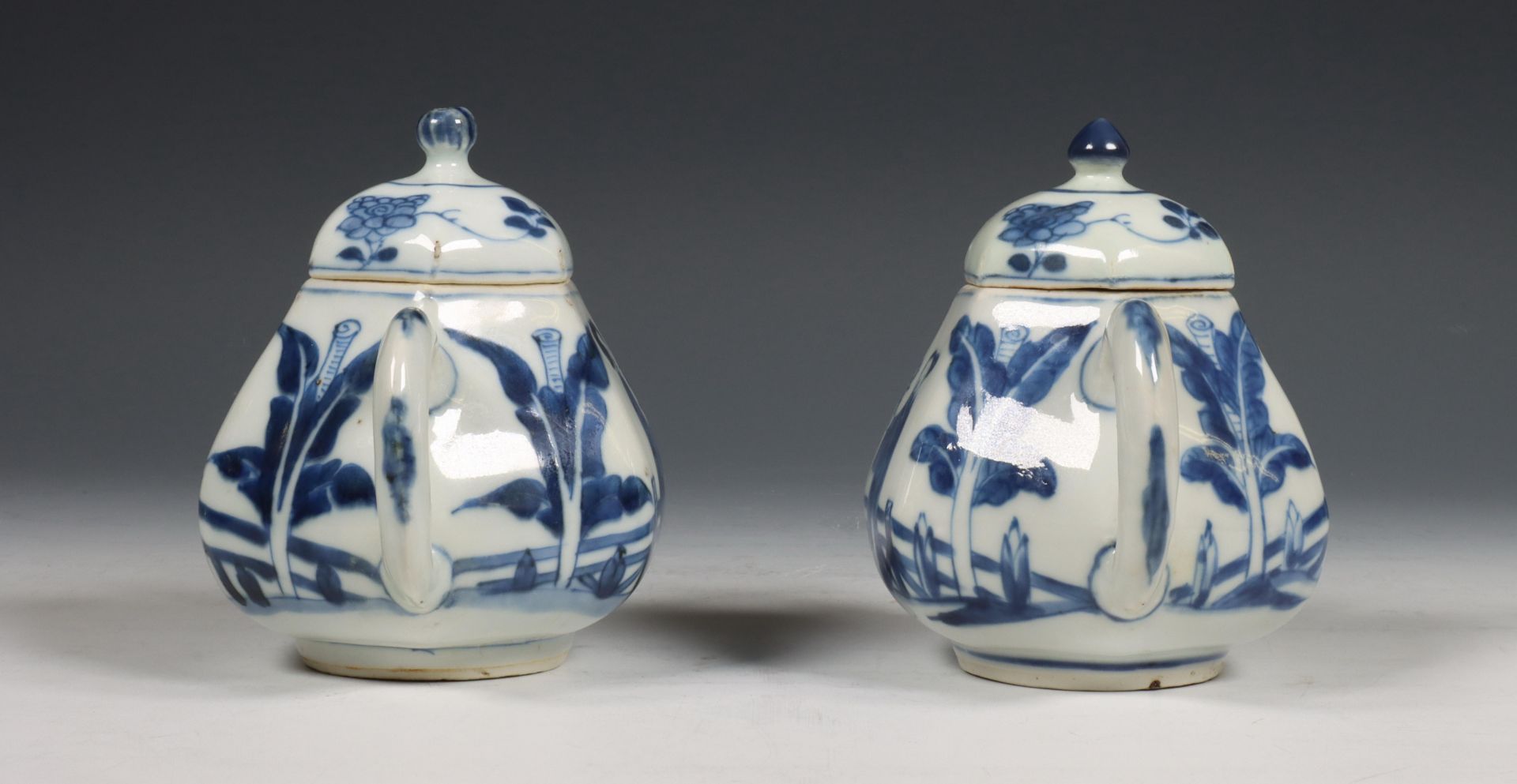 China, paar blauw-wit porseleinen zeskantige theepotjes, Kangxi periode (1662-1722), - Bild 6 aus 10