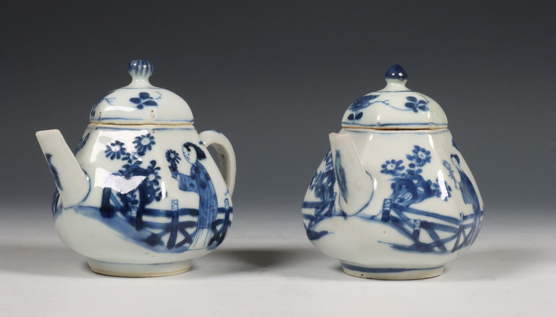 China, paar blauw-wit porseleinen zeskantige theepotjes, Kangxi periode (1662-1722), - Bild 2 aus 10
