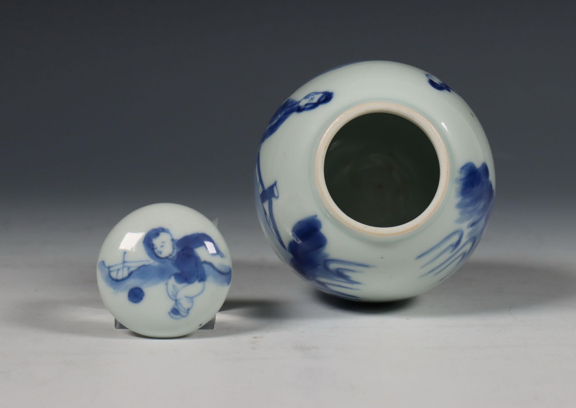 China, blauw-wit porseleinen theebusje, Kangxi periode (1662-1722), - Bild 6 aus 6