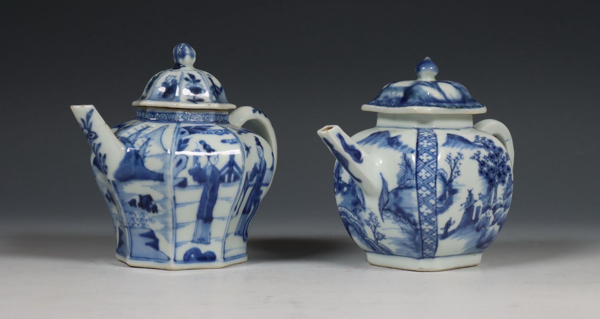 China, twee blauw-wit porseleinen theepotten, 18e eeuw, - Bild 8 aus 10
