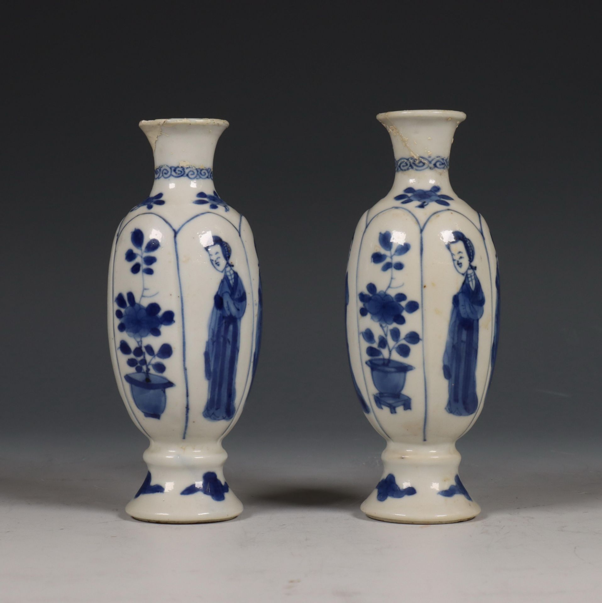 China, paar blauw-wit porseleinen vaasjes, Kangxi periode (1662-1722), - Bild 2 aus 5