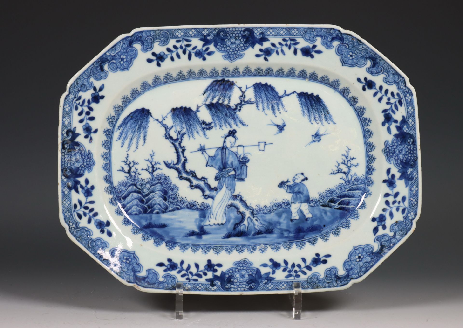 China, twee blauw-wit porseleinen dienschalen, Qianlong periode (1736-1795), - Bild 4 aus 5