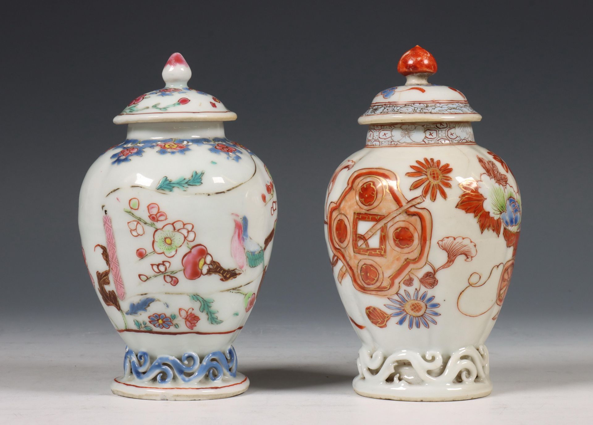 China, twee famille rose porseleinen theebusjes, Qianlong periode (1736-1795), - Bild 10 aus 12