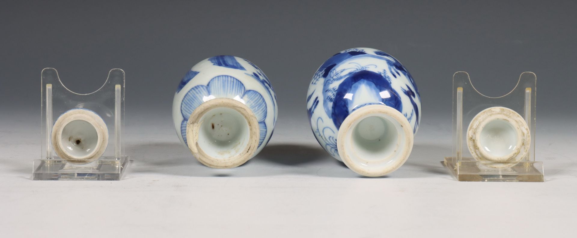 China, twee blauw-wit porseleinen theebusjes, Kangxi periode (1662-1722) en later, - Bild 5 aus 13
