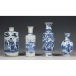 China, vier blauw-wit porseleinen vaasjes, Kangxi periode (1662-1722) en later,