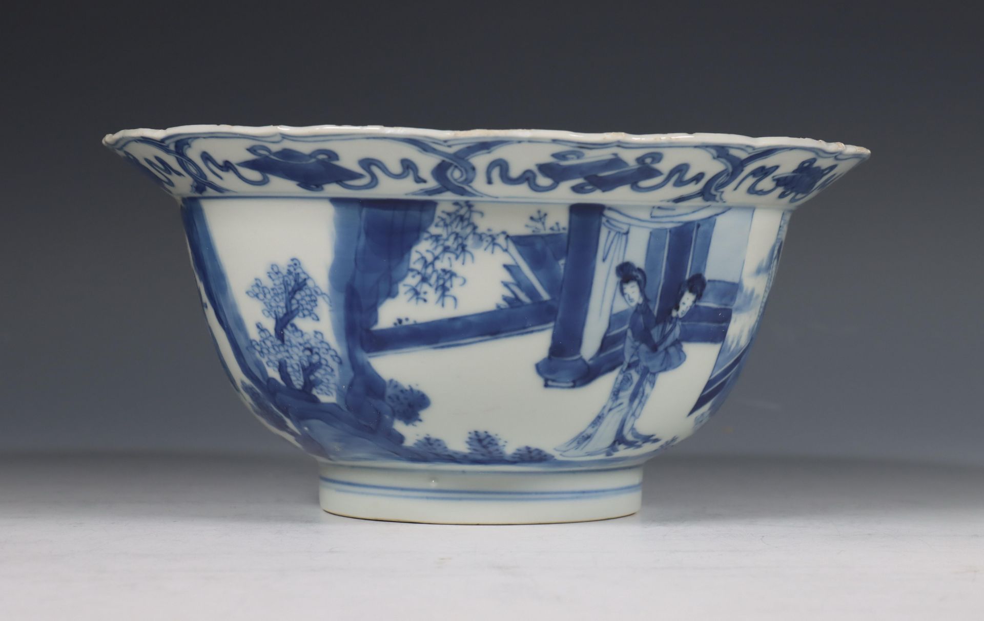 China, blauw-wit porseleinen kom, Kangxi zeskarakter merk en uit de periode (1662-1722), - Bild 6 aus 8