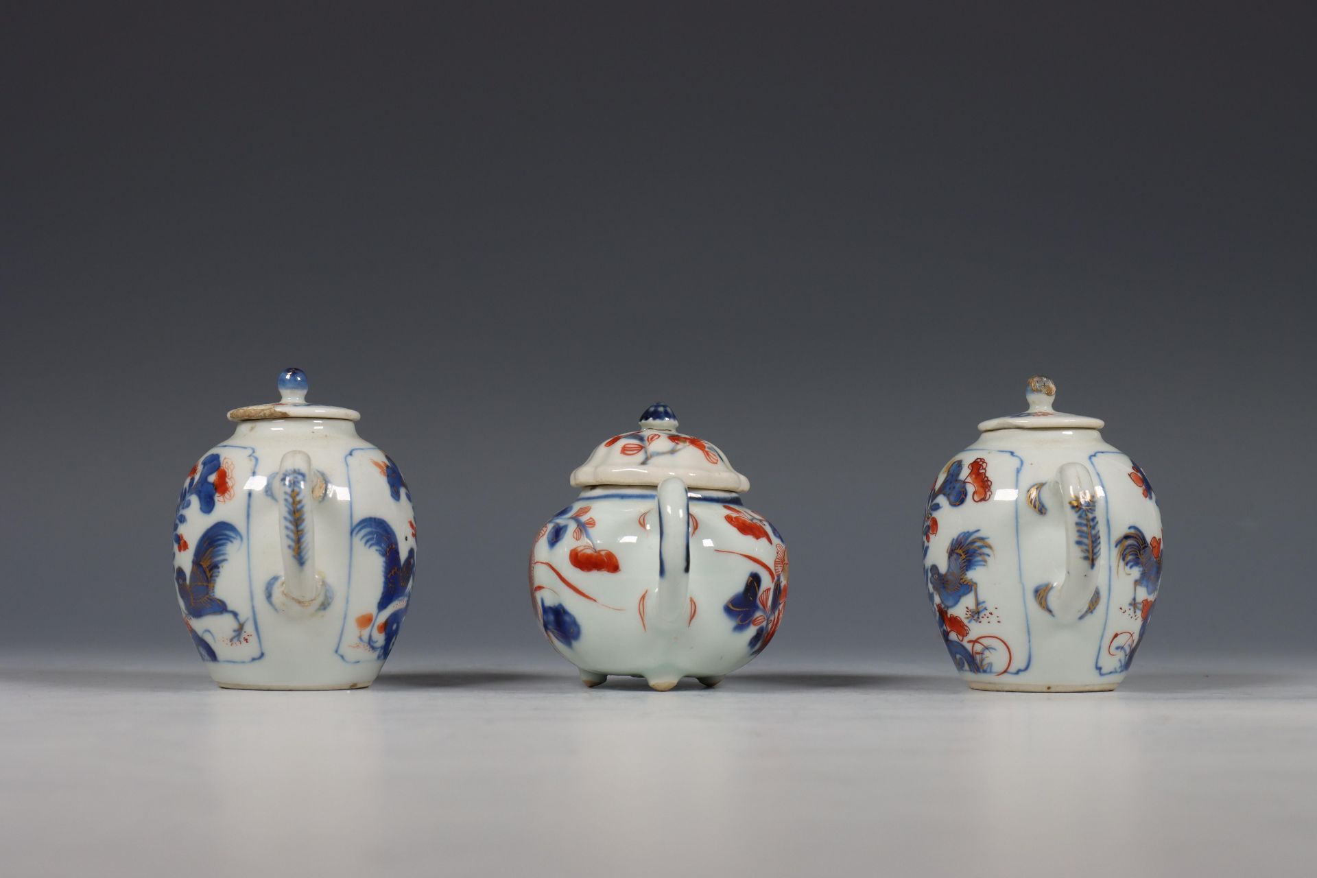 China, drie kleine Imari porseleinen theepotjes, 18e eeuw, - Bild 3 aus 6